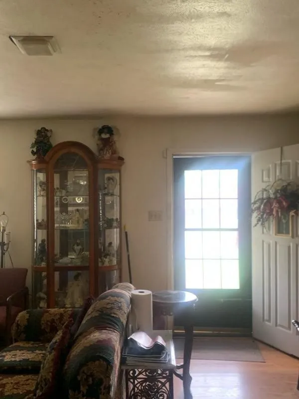 Single Family Residence For Sale in Navarro County , 216 Churchill Avenue, Corsicana, Texas 75110, 3 Bedroom, 2 Bathroom, Garage spaces, 1,430 Sqft, built in 1975, mls#21407182, Real Estate Agent in Corsicana, Homes For Sale in Navarro county, Homes For Sale in Corsicana, Realtor in Corsicana Texas, Real Estate Brokerage Independent Realty Texas, Luminita Cordes Realtor