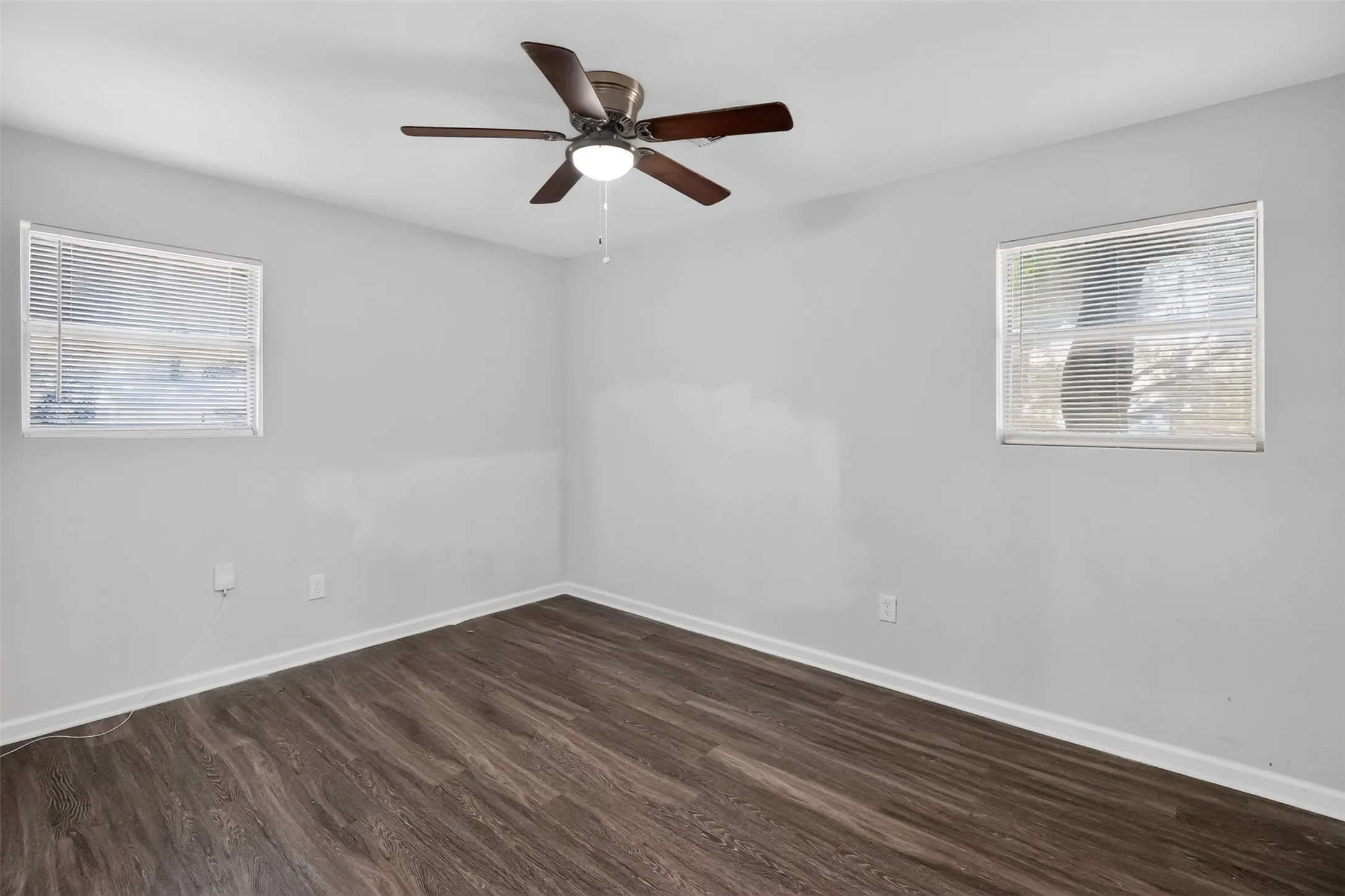Single Family Residence For Sale in Tarrant County , 1005 Altamont Drive, Fort Worth, Texas 76106, 4 Bedroom, 2 Bathroom, Garage spaces, 1,386 Sqft, built in 1961, mls#21407011, Real Estate Agent in Fort Worth, Homes For Sale in Tarrant county, Homes For Sale in Fort Worth, Realtor in Fort Worth Texas, Real Estate Brokerage Independent Realty Texas, Luminita Cordes Realtor