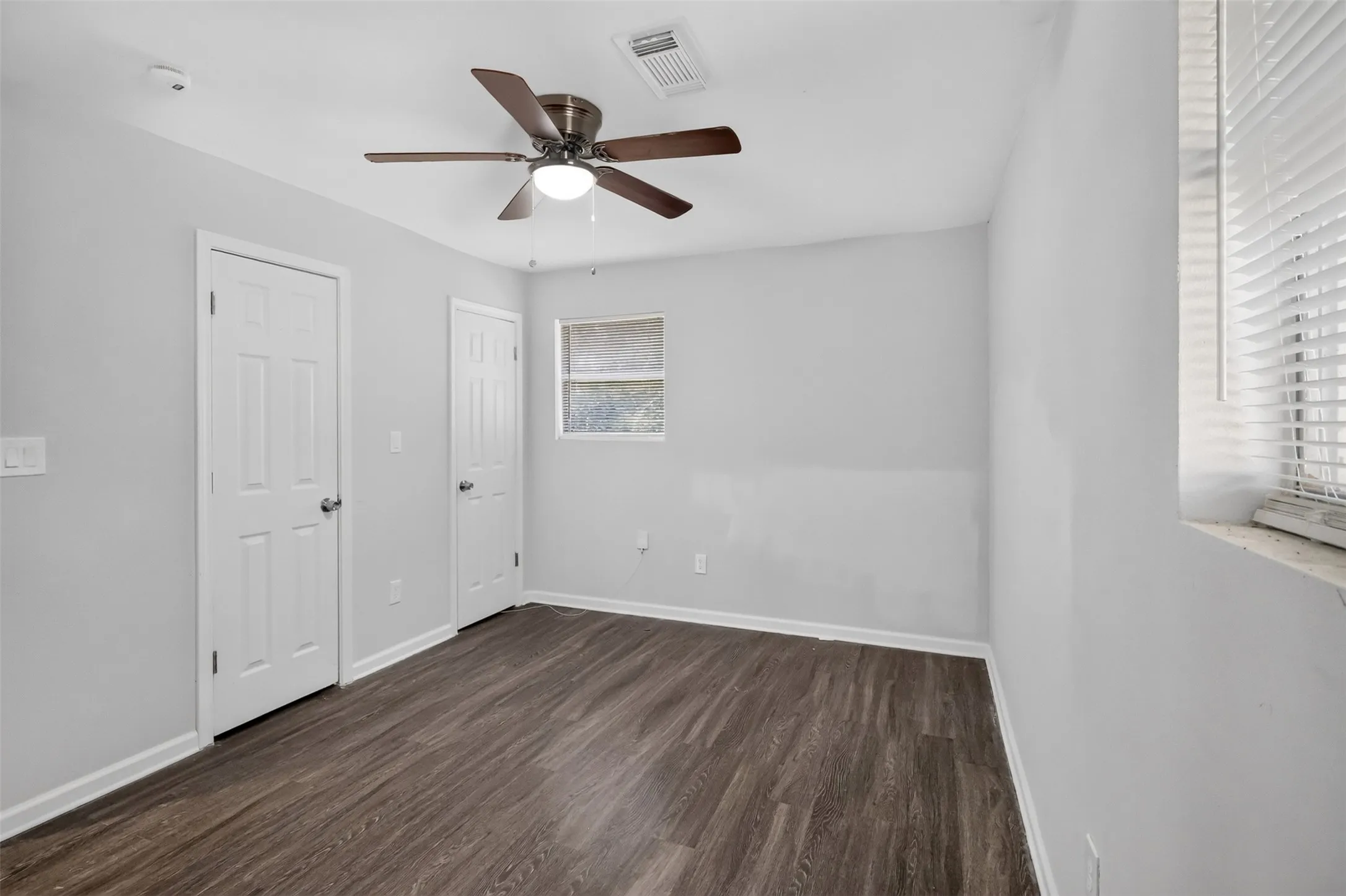 Single Family Residence For Sale in Tarrant County , 1005 Altamont Drive, Fort Worth, Texas 76106, 4 Bedroom, 2 Bathroom, Garage spaces, 1,386 Sqft, built in 1961, mls#21407011, Real Estate Agent in Fort Worth, Homes For Sale in Tarrant county, Homes For Sale in Fort Worth, Realtor in Fort Worth Texas, Real Estate Brokerage Independent Realty Texas, Luminita Cordes Realtor