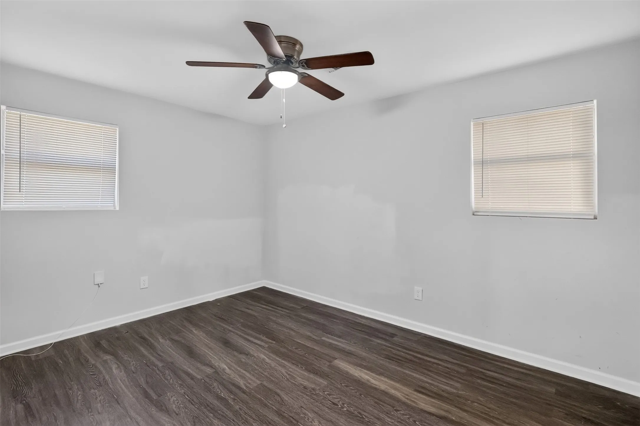Single Family Residence For Sale in Tarrant County , 1005 Altamont Drive, Fort Worth, Texas 76106, 4 Bedroom, 2 Bathroom, Garage spaces, 1,386 Sqft, built in 1961, mls#21407011, Real Estate Agent in Fort Worth, Homes For Sale in Tarrant county, Homes For Sale in Fort Worth, Realtor in Fort Worth Texas, Real Estate Brokerage Independent Realty Texas, Luminita Cordes Realtor