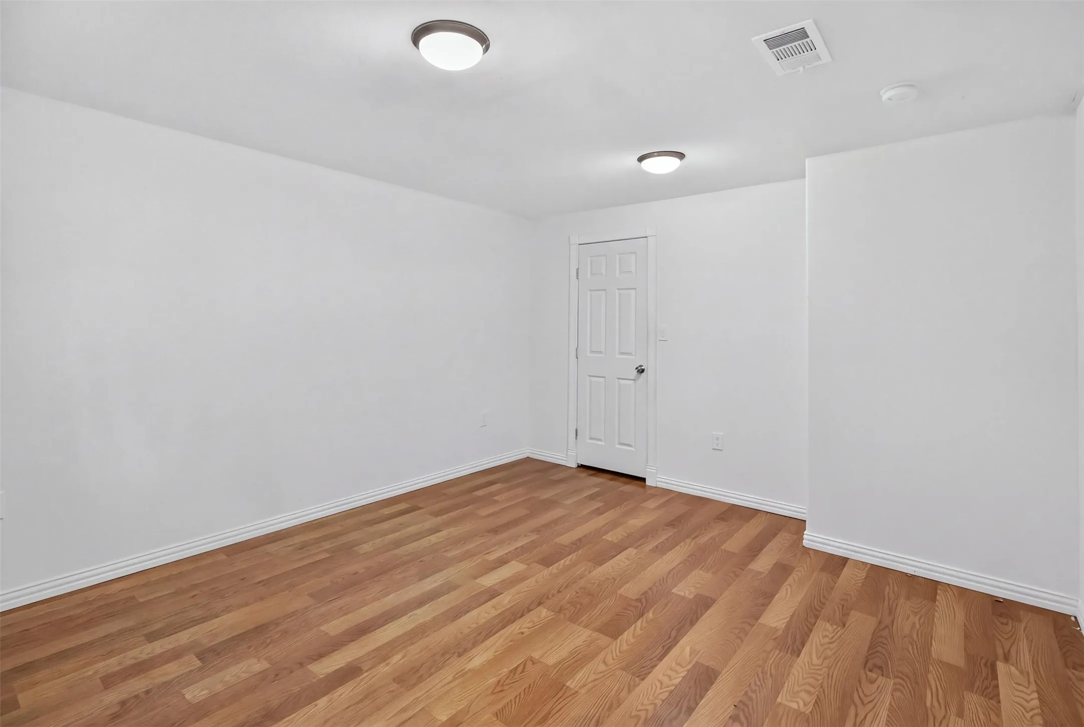 Single Family Residence For Sale in Tarrant County , 1005 Altamont Drive, Fort Worth, Texas 76106, 4 Bedroom, 2 Bathroom, Garage spaces, 1,386 Sqft, built in 1961, mls#21407011, Real Estate Agent in Fort Worth, Homes For Sale in Tarrant county, Homes For Sale in Fort Worth, Realtor in Fort Worth Texas, Real Estate Brokerage Independent Realty Texas, Luminita Cordes Realtor
