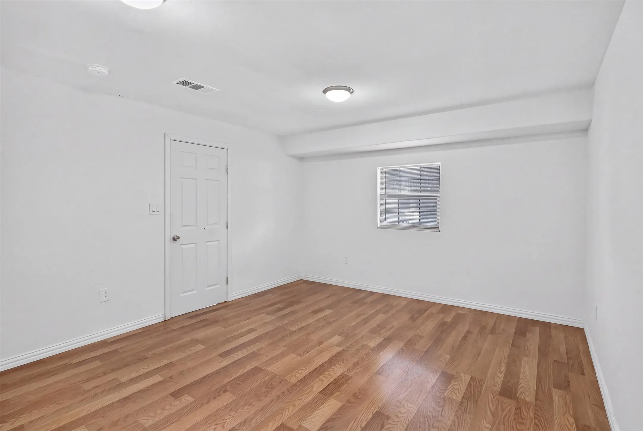 Single Family Residence For Sale in Tarrant County , 1005 Altamont Drive, Fort Worth, Texas 76106, 4 Bedroom, 2 Bathroom, Garage spaces, 1,386 Sqft, built in 1961, mls#21407011, Real Estate Agent in Fort Worth, Homes For Sale in Tarrant county, Homes For Sale in Fort Worth, Realtor in Fort Worth Texas, Real Estate Brokerage Independent Realty Texas, Luminita Cordes Realtor