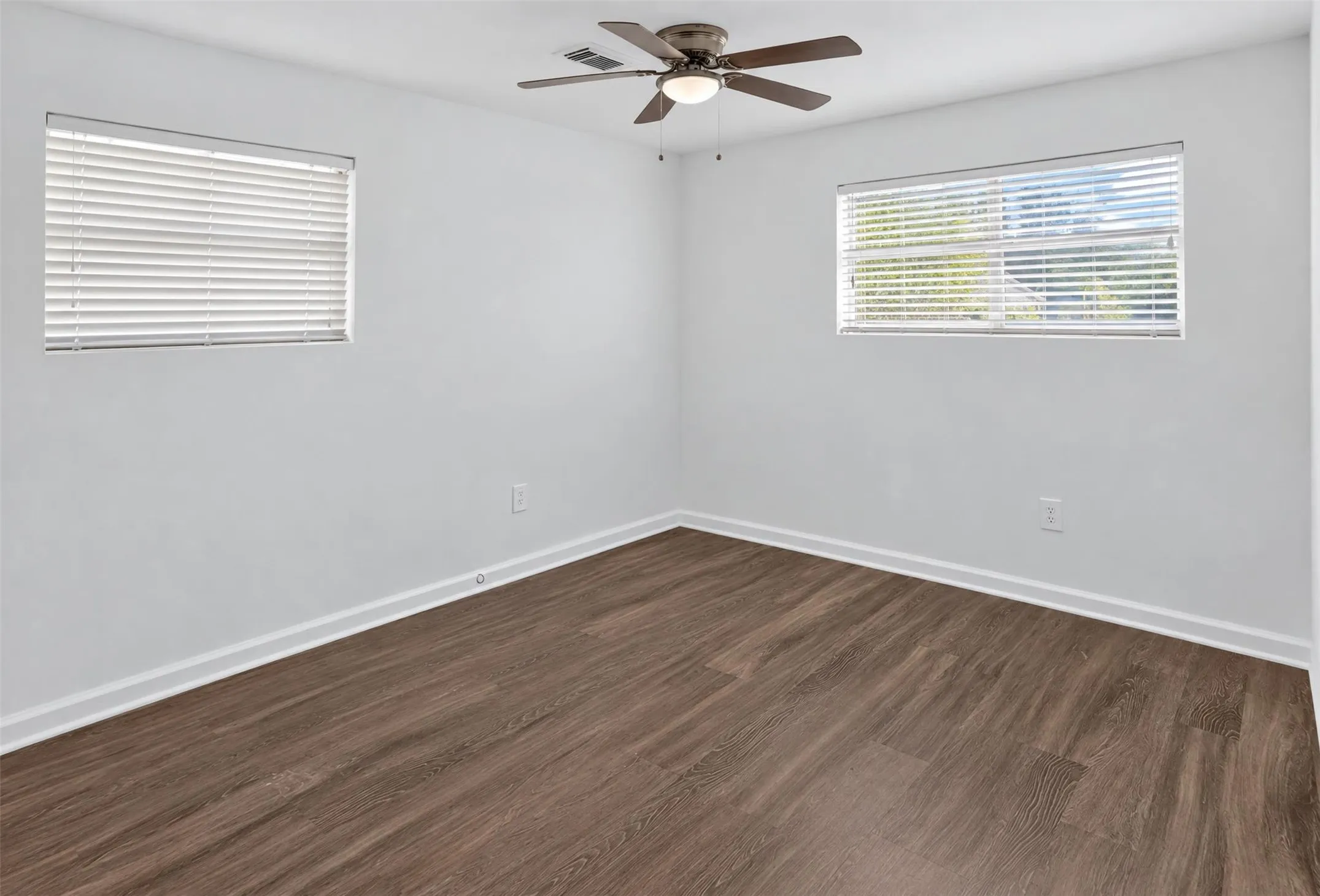 Single Family Residence For Sale in Tarrant County , 1005 Altamont Drive, Fort Worth, Texas 76106, 4 Bedroom, 2 Bathroom, Garage spaces, 1,386 Sqft, built in 1961, mls#21407011, Real Estate Agent in Fort Worth, Homes For Sale in Tarrant county, Homes For Sale in Fort Worth, Realtor in Fort Worth Texas, Real Estate Brokerage Independent Realty Texas, Luminita Cordes Realtor