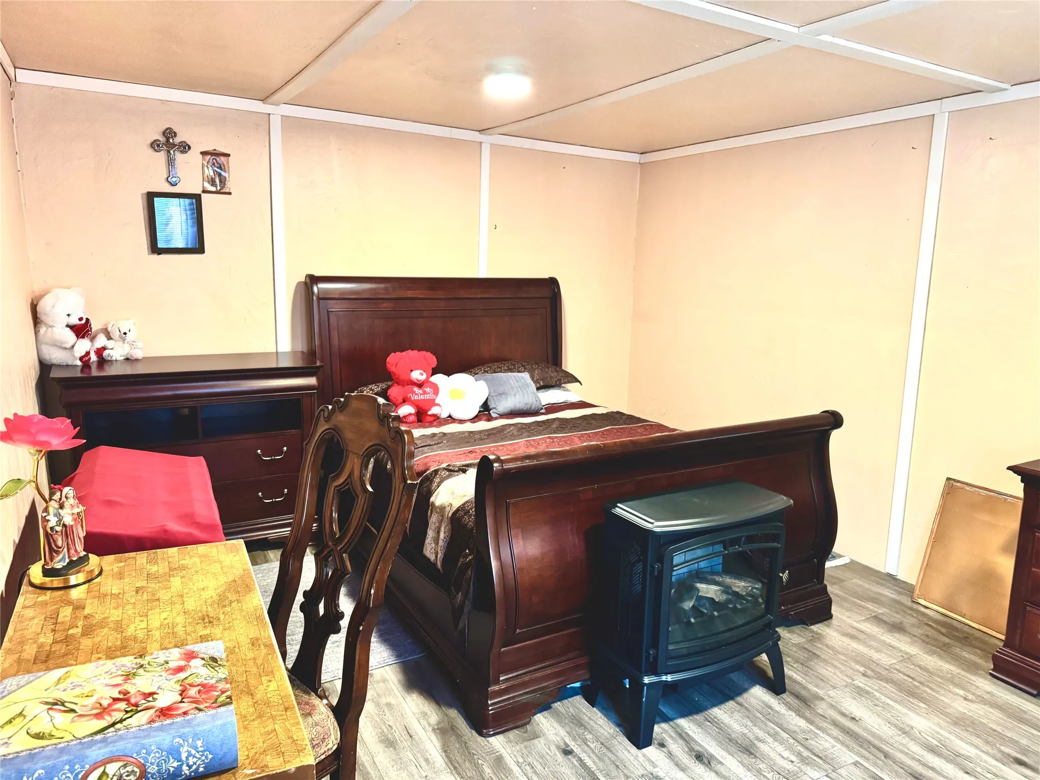 Mobile Home For Sale in Grayson County , 306 W Mesquite Street, Gunter, Texas 75058, 4 Bedroom, 2 Bathroom, Garage spaces, 924 Sqft, built in 1983, mls#21407063, Real Estate Agent in Gunter, Homes For Sale in Grayson county, Homes For Sale in Gunter, Realtor in Gunter Texas, Real Estate Brokerage Independent Realty Texas, Luminita Cordes Realtor