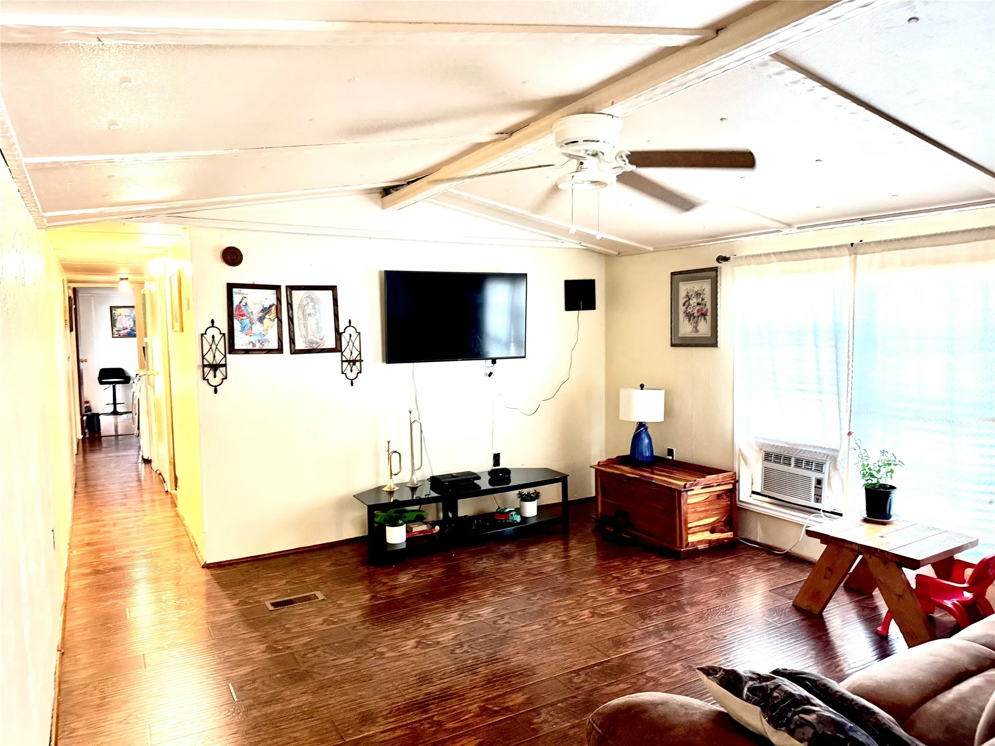 Mobile Home For Sale in Grayson County , 306 W Mesquite Street, Gunter, Texas 75058, 4 Bedroom, 2 Bathroom, Garage spaces, 924 Sqft, built in 1983, mls#21407063, Real Estate Agent in Gunter, Homes For Sale in Grayson county, Homes For Sale in Gunter, Realtor in Gunter Texas, Real Estate Brokerage Independent Realty Texas, Luminita Cordes Realtor