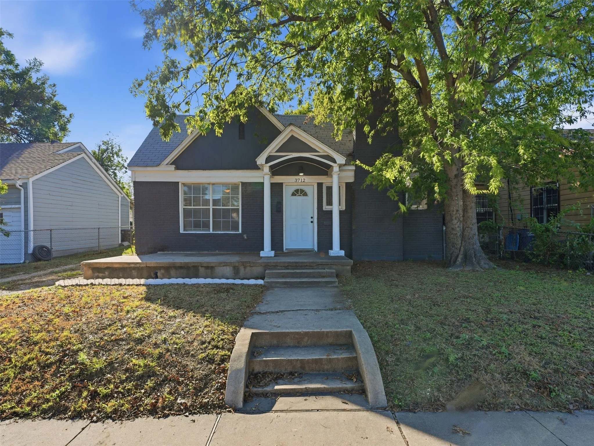 Single Family Residence For Sale in Tarrant County , 3712 College Avenue, Fort Worth, Texas 76110, 3 Bedroom, 1 Bathroom, 2 Garage spaces, 1,287 Sqft, built in 1930, mls#21406477, Real Estate Agent in Fort Worth, Homes For Sale in Tarrant county, Homes For Sale in Fort Worth, Realtor in Fort Worth Texas, Real Estate Brokerage Independent Realty Texas, Luminita Cordes Realtor