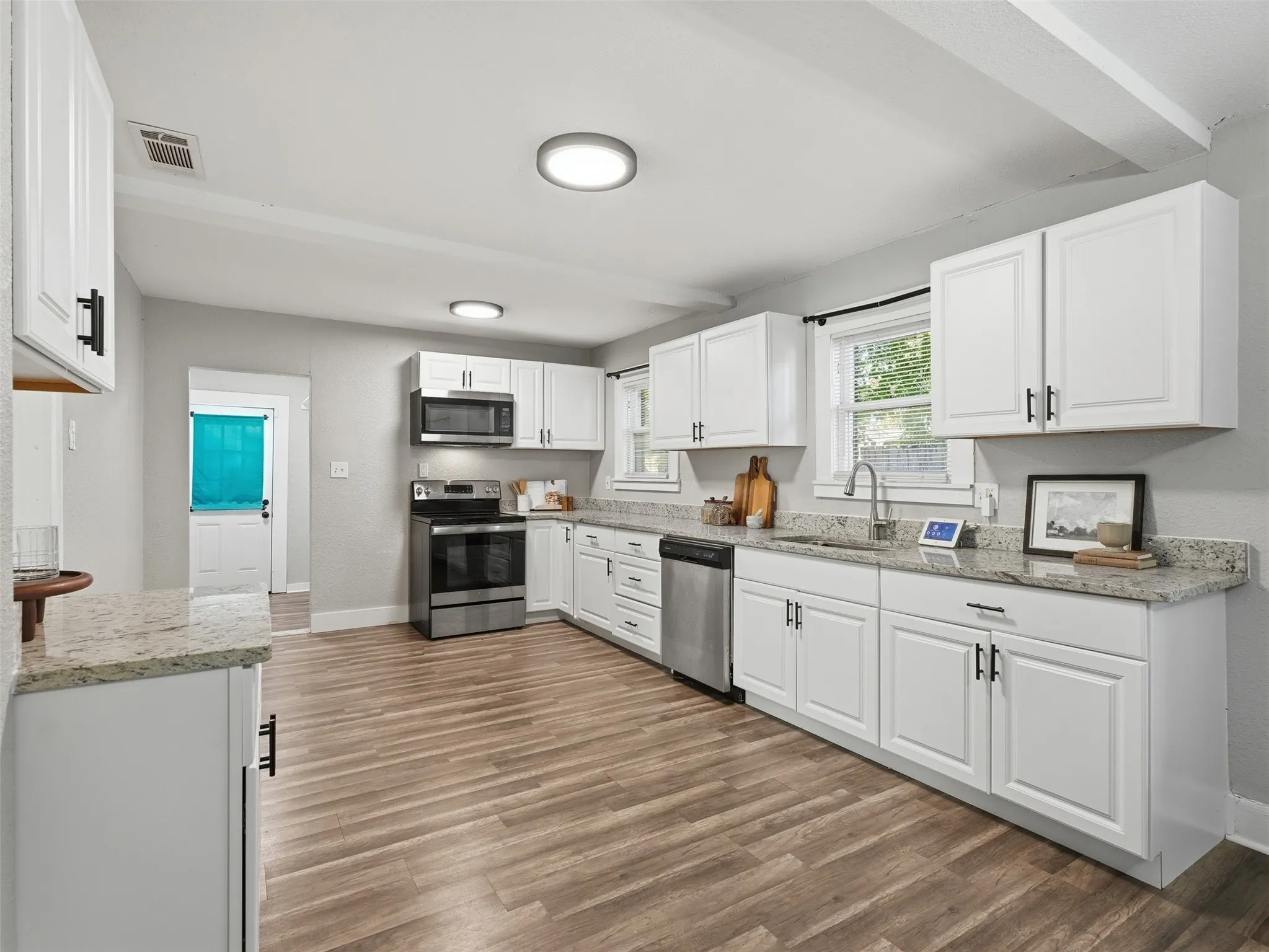 Single Family Residence For Sale in Tarrant County , 3712 College Avenue, Fort Worth, Texas 76110, 3 Bedroom, 1 Bathroom, 2 Garage spaces, 1,287 Sqft, built in 1930, mls#21406477, Real Estate Agent in Fort Worth, Homes For Sale in Tarrant county, Homes For Sale in Fort Worth, Realtor in Fort Worth Texas, Real Estate Brokerage Independent Realty Texas, Luminita Cordes Realtor