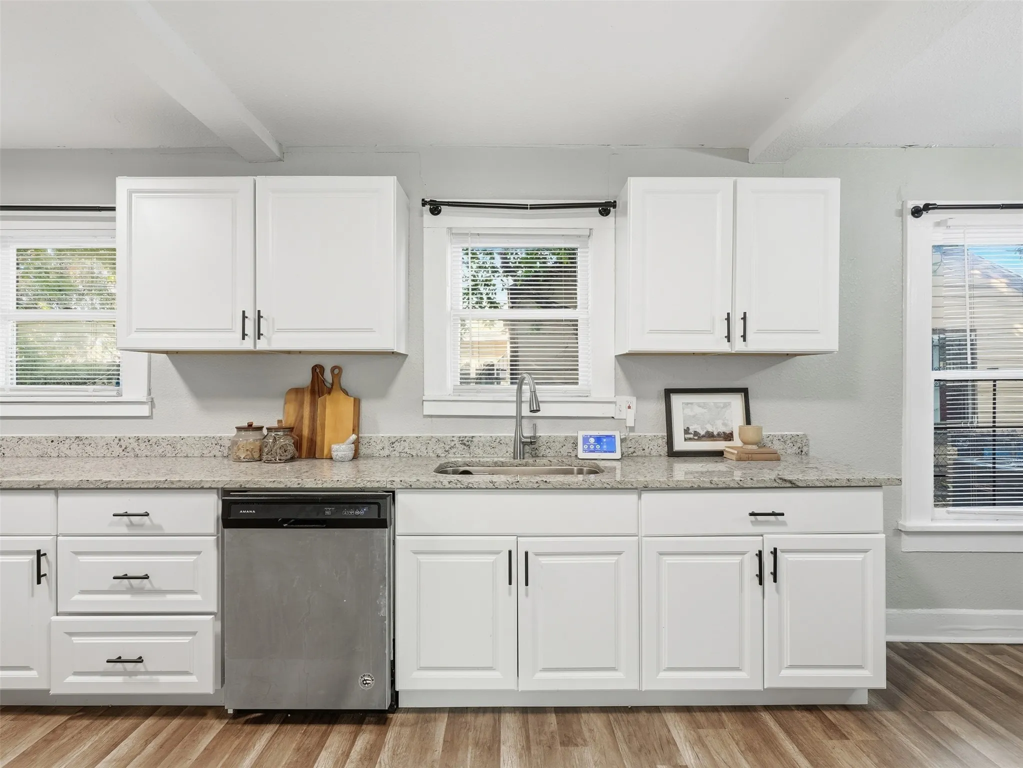 Single Family Residence For Sale in Tarrant County , 3712 College Avenue, Fort Worth, Texas 76110, 3 Bedroom, 1 Bathroom, 2 Garage spaces, 1,287 Sqft, built in 1930, mls#21406477, Real Estate Agent in Fort Worth, Homes For Sale in Tarrant county, Homes For Sale in Fort Worth, Realtor in Fort Worth Texas, Real Estate Brokerage Independent Realty Texas, Luminita Cordes Realtor