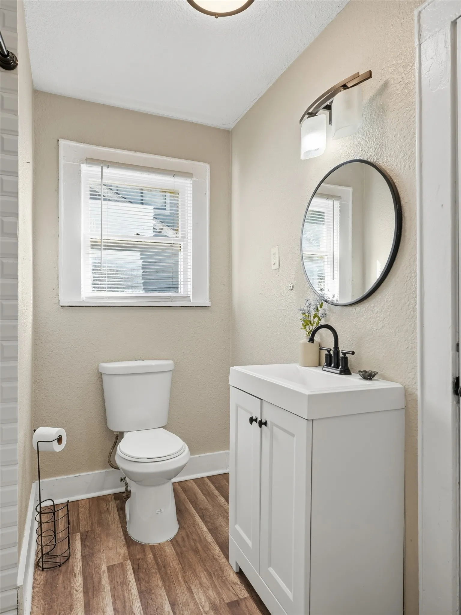 Single Family Residence For Sale in Tarrant County , 3712 College Avenue, Fort Worth, Texas 76110, 3 Bedroom, 1 Bathroom, 2 Garage spaces, 1,287 Sqft, built in 1930, mls#21406477, Real Estate Agent in Fort Worth, Homes For Sale in Tarrant county, Homes For Sale in Fort Worth, Realtor in Fort Worth Texas, Real Estate Brokerage Independent Realty Texas, Luminita Cordes Realtor