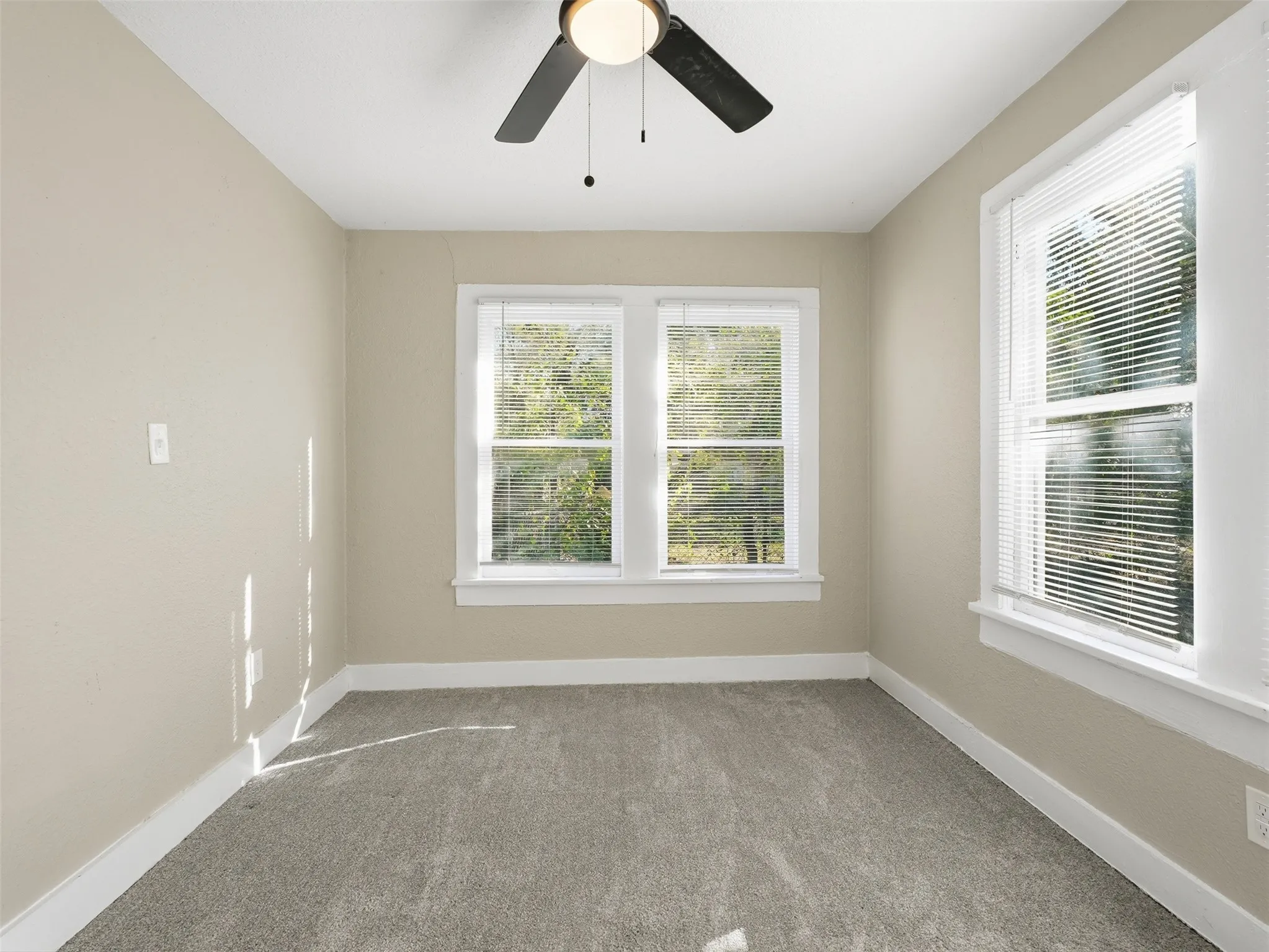 Single Family Residence For Sale in Tarrant County , 3712 College Avenue, Fort Worth, Texas 76110, 3 Bedroom, 1 Bathroom, 2 Garage spaces, 1,287 Sqft, built in 1930, mls#21406477, Real Estate Agent in Fort Worth, Homes For Sale in Tarrant county, Homes For Sale in Fort Worth, Realtor in Fort Worth Texas, Real Estate Brokerage Independent Realty Texas, Luminita Cordes Realtor