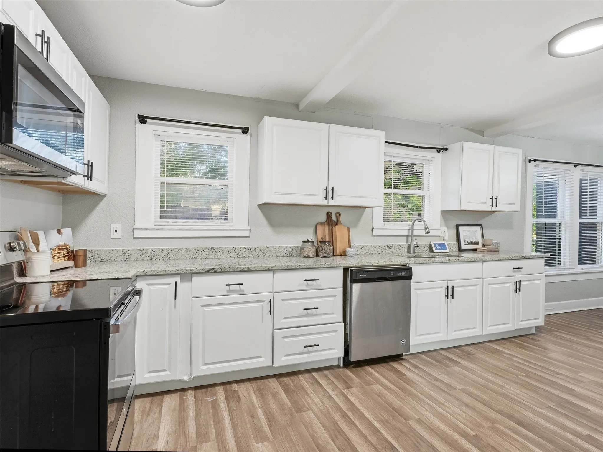 Single Family Residence For Sale in Tarrant County , 3712 College Avenue, Fort Worth, Texas 76110, 3 Bedroom, 1 Bathroom, 2 Garage spaces, 1,287 Sqft, built in 1930, mls#21406477, Real Estate Agent in Fort Worth, Homes For Sale in Tarrant county, Homes For Sale in Fort Worth, Realtor in Fort Worth Texas, Real Estate Brokerage Independent Realty Texas, Luminita Cordes Realtor
