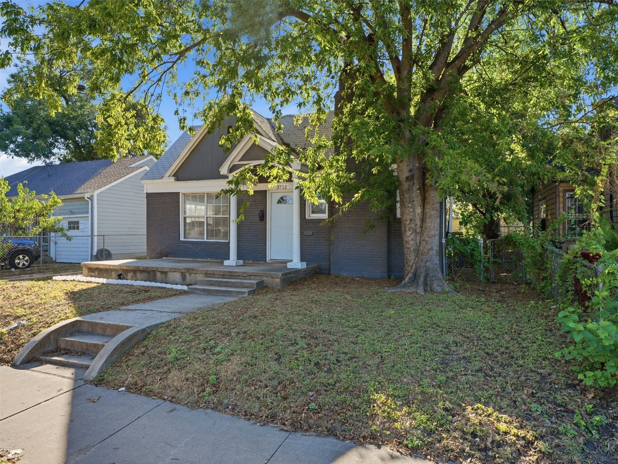 Single Family Residence For Sale in Tarrant County , 3712 College Avenue, Fort Worth, Texas 76110, 3 Bedroom, 1 Bathroom, 2 Garage spaces, 1,287 Sqft, built in 1930, mls#21406477, Real Estate Agent in Fort Worth, Homes For Sale in Tarrant county, Homes For Sale in Fort Worth, Realtor in Fort Worth Texas, Real Estate Brokerage Independent Realty Texas, Luminita Cordes Realtor