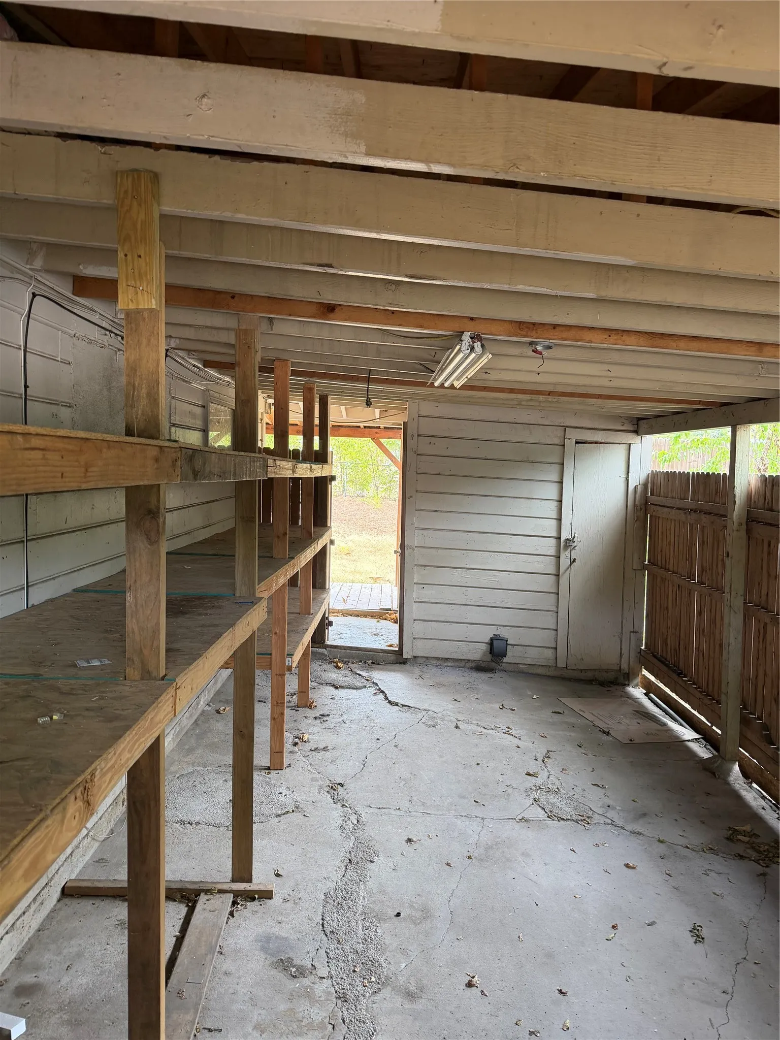 Single Family Residence For Sale in Dallas County , 203 Hamden Lane, Mesquite, Texas 75149, 2 Bedroom, 1 Bathroom, Garage spaces, 864 Sqft, built in 1955, mls#21407194, Real Estate Agent in Mesquite, Homes For Sale in Dallas county, Homes For Sale in Mesquite, Realtor in Mesquite Texas, Real Estate Brokerage Independent Realty Texas, Luminita Cordes Realtor
