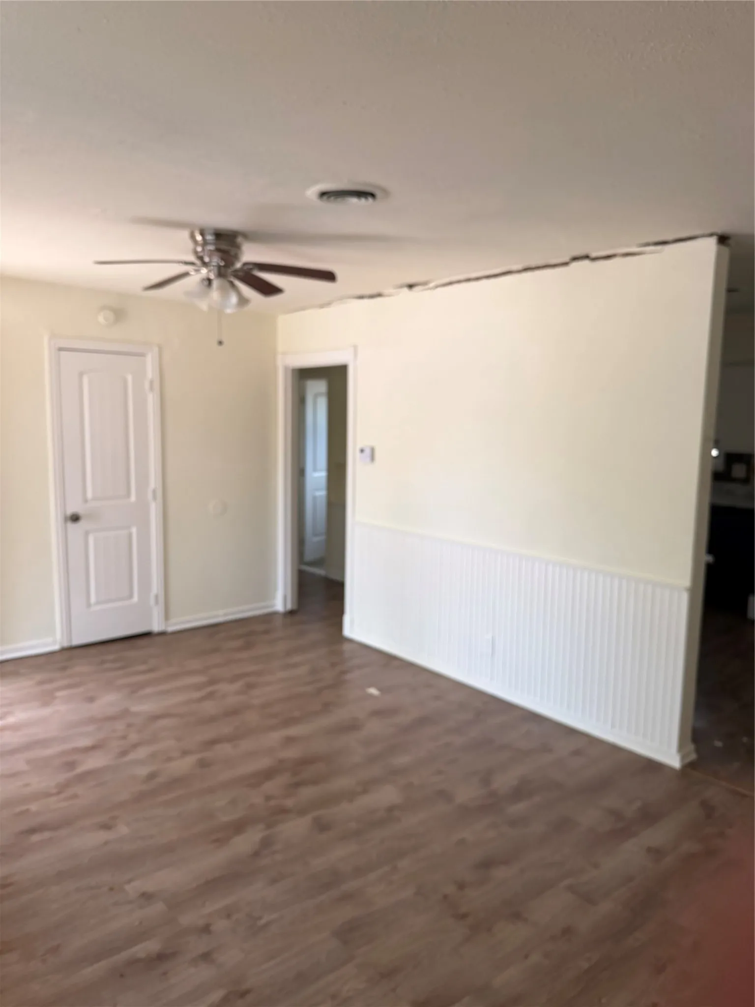 Single Family Residence For Sale in Dallas County , 203 Hamden Lane, Mesquite, Texas 75149, 2 Bedroom, 1 Bathroom, Garage spaces, 864 Sqft, built in 1955, mls#21407194, Real Estate Agent in Mesquite, Homes For Sale in Dallas county, Homes For Sale in Mesquite, Realtor in Mesquite Texas, Real Estate Brokerage Independent Realty Texas, Luminita Cordes Realtor