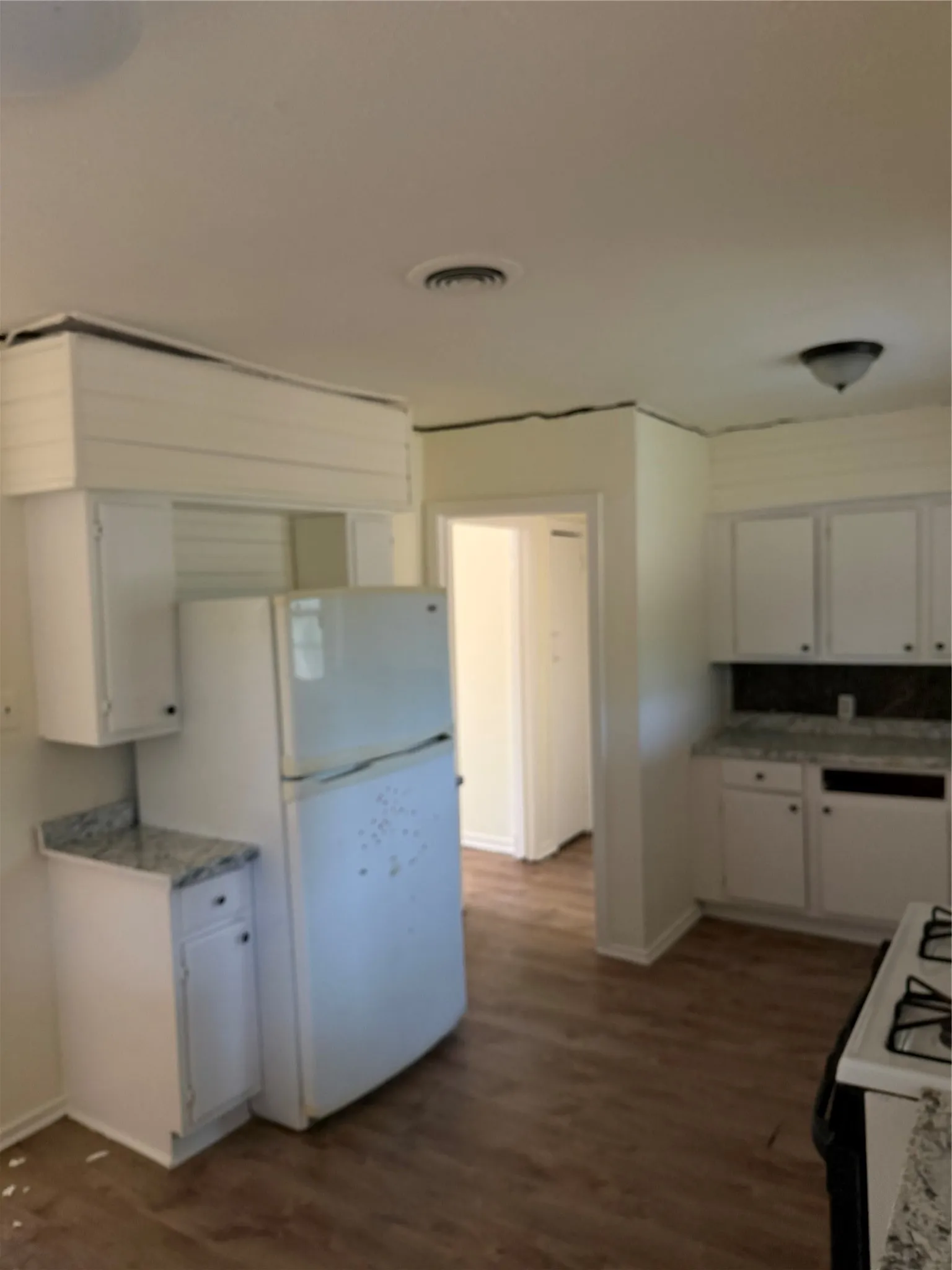 Single Family Residence For Sale in Dallas County , 203 Hamden Lane, Mesquite, Texas 75149, 2 Bedroom, 1 Bathroom, Garage spaces, 864 Sqft, built in 1955, mls#21407194, Real Estate Agent in Mesquite, Homes For Sale in Dallas county, Homes For Sale in Mesquite, Realtor in Mesquite Texas, Real Estate Brokerage Independent Realty Texas, Luminita Cordes Realtor