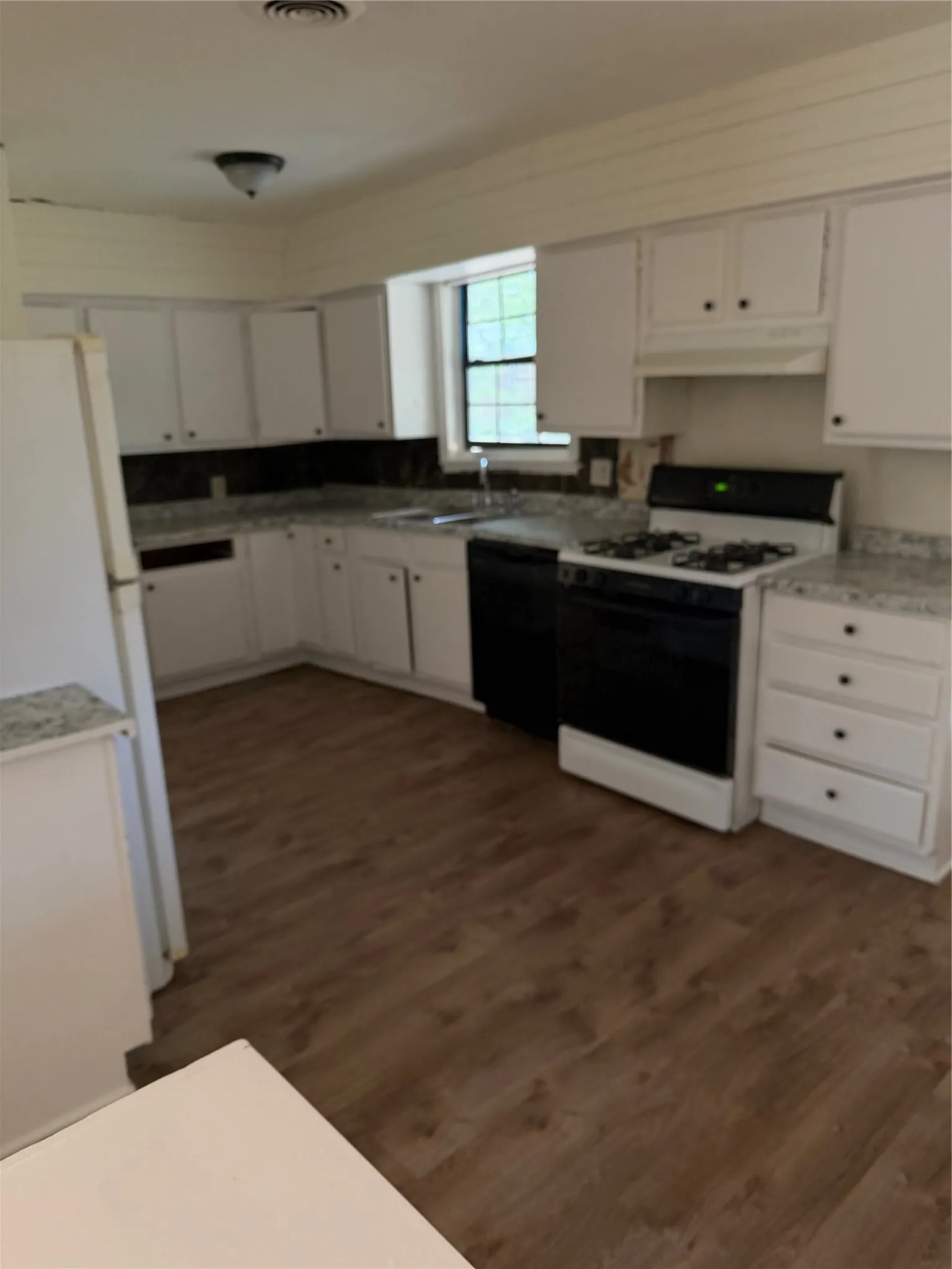Single Family Residence For Sale in Dallas County , 203 Hamden Lane, Mesquite, Texas 75149, 2 Bedroom, 1 Bathroom, Garage spaces, 864 Sqft, built in 1955, mls#21407194, Real Estate Agent in Mesquite, Homes For Sale in Dallas county, Homes For Sale in Mesquite, Realtor in Mesquite Texas, Real Estate Brokerage Independent Realty Texas, Luminita Cordes Realtor