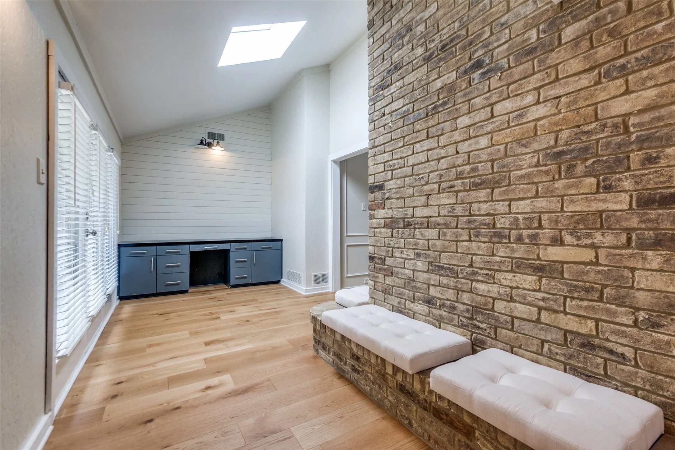 Single Family Residence For Sale in Dallas County , 1409 Concord Drive, Richardson, Texas 75081, 4 Bedroom, 2 Bathroom, 2 Garage spaces, 2,276 Sqft, built in 1979, mls#21406093, Real Estate Agent in Richardson, Homes For Sale in Dallas county, Homes For Sale in Richardson, Realtor in Richardson Texas, Real Estate Brokerage Independent Realty Texas, Luminita Cordes Realtor