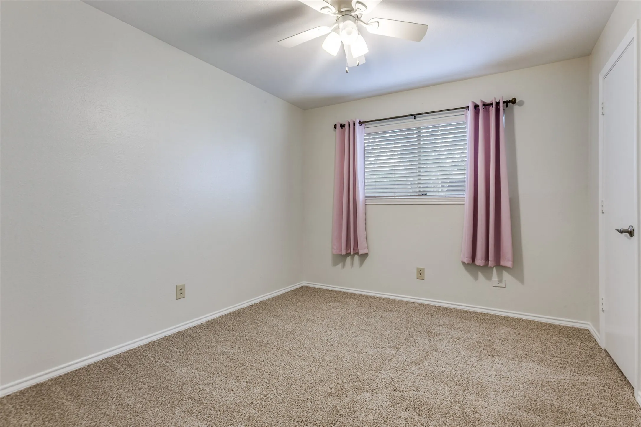 Single Family Residence For Sale in Dallas County , 1409 Concord Drive, Richardson, Texas 75081, 4 Bedroom, 2 Bathroom, 2 Garage spaces, 2,276 Sqft, built in 1979, mls#21406093, Real Estate Agent in Richardson, Homes For Sale in Dallas county, Homes For Sale in Richardson, Realtor in Richardson Texas, Real Estate Brokerage Independent Realty Texas, Luminita Cordes Realtor
