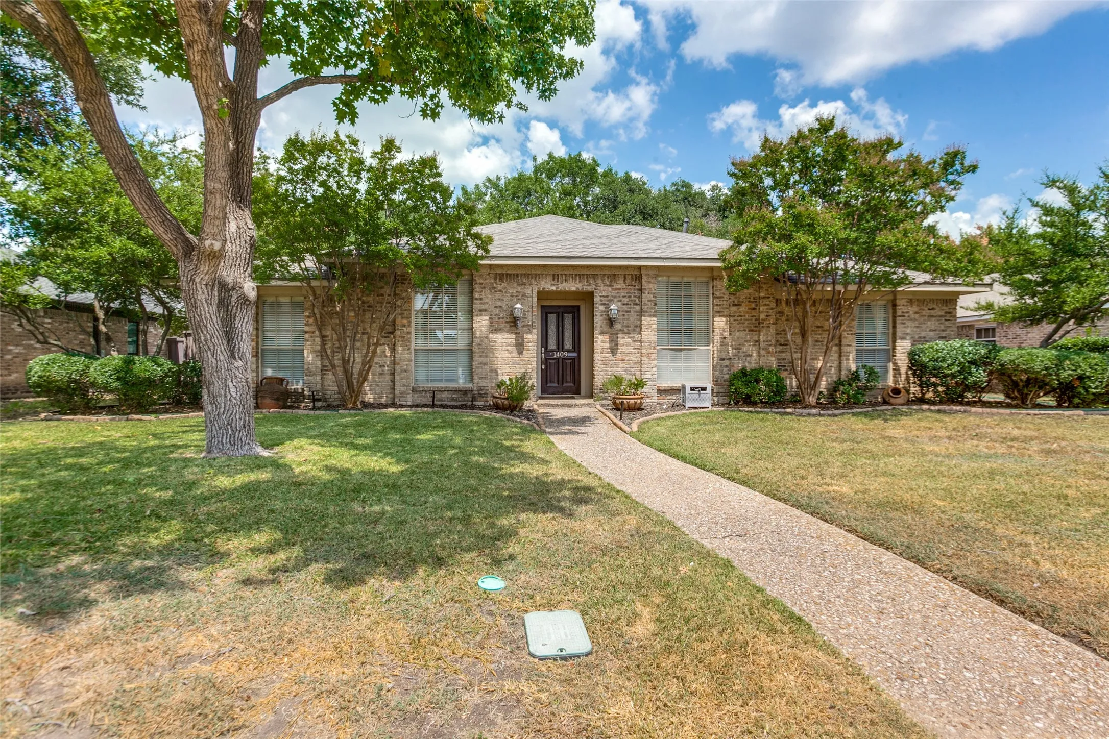 Single Family Residence For Sale in Dallas County , 1409 Concord Drive, Richardson, Texas 75081, 4 Bedroom, 2 Bathroom, 2 Garage spaces, 2,276 Sqft, built in 1979, mls#21406093, Real Estate Agent in Richardson, Homes For Sale in Dallas county, Homes For Sale in Richardson, Realtor in Richardson Texas, Real Estate Brokerage Independent Realty Texas, Luminita Cordes Realtor