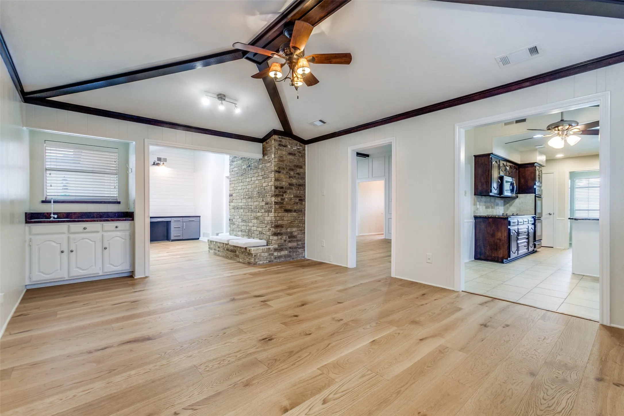 Single Family Residence For Sale in Dallas County , 1409 Concord Drive, Richardson, Texas 75081, 4 Bedroom, 2 Bathroom, 2 Garage spaces, 2,276 Sqft, built in 1979, mls#21406093, Real Estate Agent in Richardson, Homes For Sale in Dallas county, Homes For Sale in Richardson, Realtor in Richardson Texas, Real Estate Brokerage Independent Realty Texas, Luminita Cordes Realtor