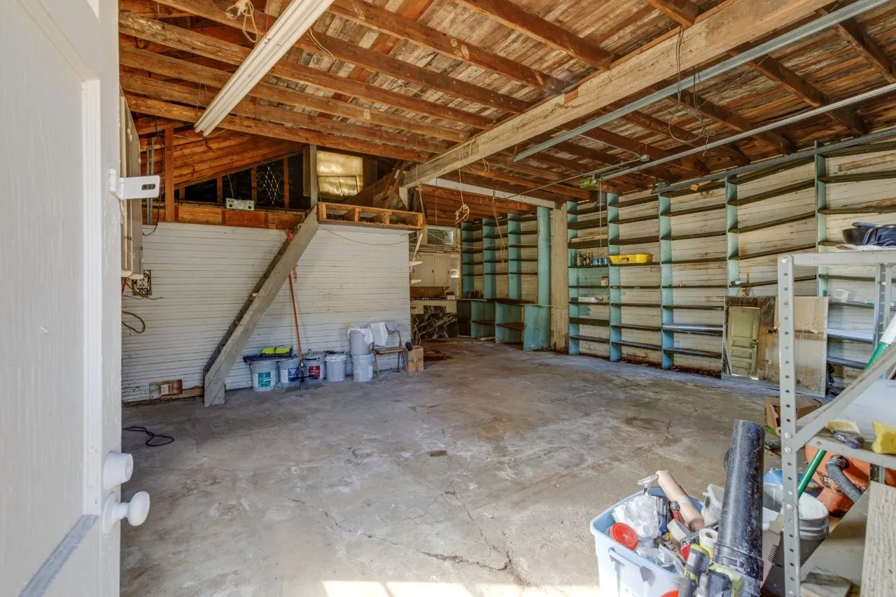 Single Family Residence For Sale in Dallas County , 308 W Avenue F, Garland, Texas 75040, 3 Bedroom, 2 Bathroom, 2 Garage spaces, 1,095 Sqft, built in 1950, mls#21407152, Real Estate Agent in Garland, Homes For Sale in Dallas county, Homes For Sale in Garland, Realtor in Garland Texas, Real Estate Brokerage Independent Realty Texas, Luminita Cordes Realtor