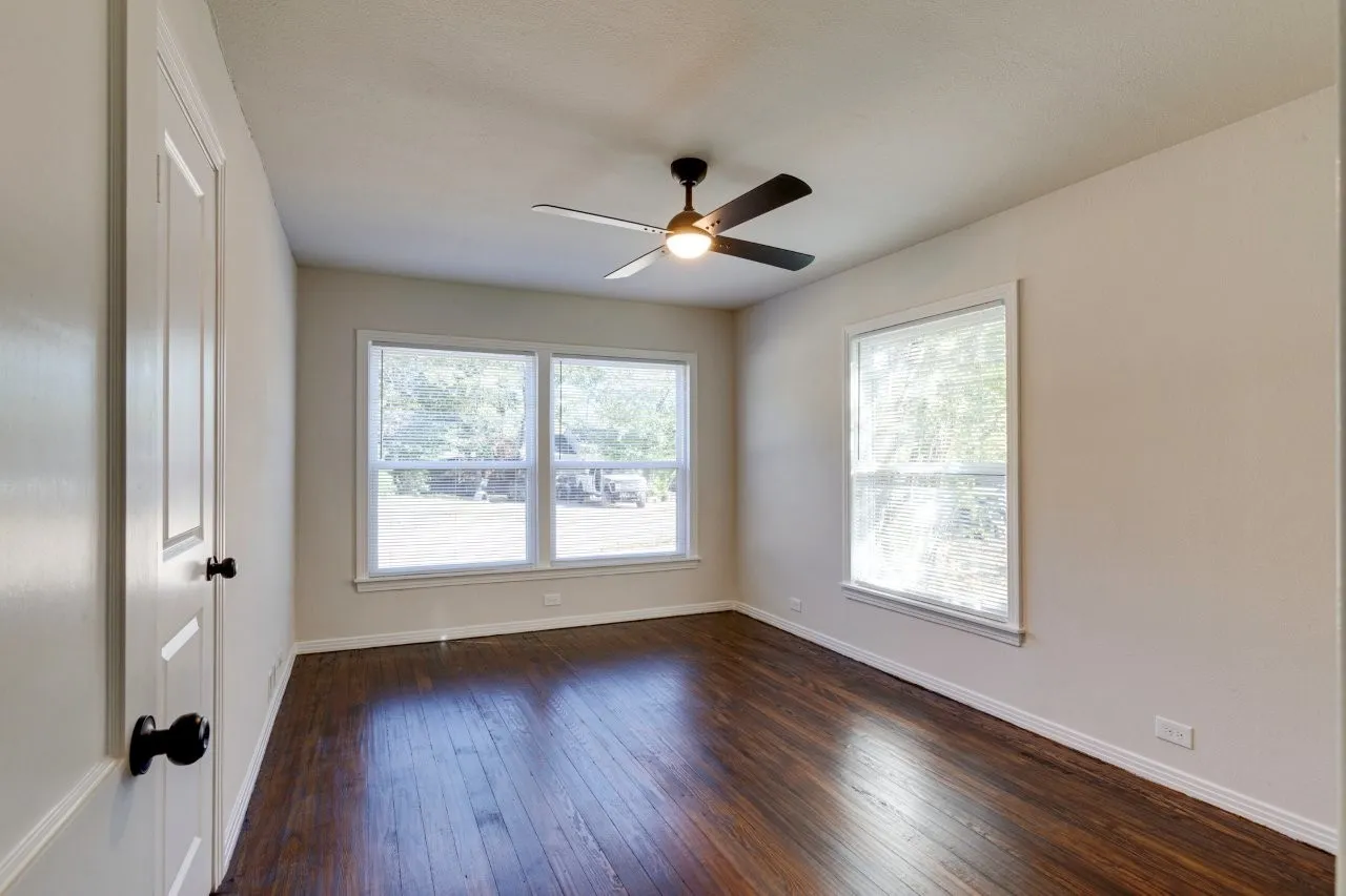 Single Family Residence For Sale in Dallas County , 308 W Avenue F, Garland, Texas 75040, 3 Bedroom, 2 Bathroom, 2 Garage spaces, 1,095 Sqft, built in 1950, mls#21407152, Real Estate Agent in Garland, Homes For Sale in Dallas county, Homes For Sale in Garland, Realtor in Garland Texas, Real Estate Brokerage Independent Realty Texas, Luminita Cordes Realtor