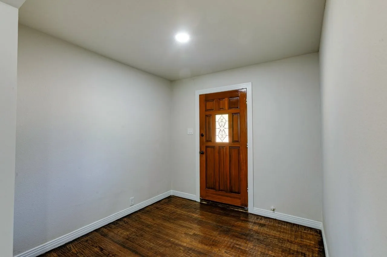 Single Family Residence For Sale in Dallas County , 308 W Avenue F, Garland, Texas 75040, 3 Bedroom, 2 Bathroom, 2 Garage spaces, 1,095 Sqft, built in 1950, mls#21407152, Real Estate Agent in Garland, Homes For Sale in Dallas county, Homes For Sale in Garland, Realtor in Garland Texas, Real Estate Brokerage Independent Realty Texas, Luminita Cordes Realtor