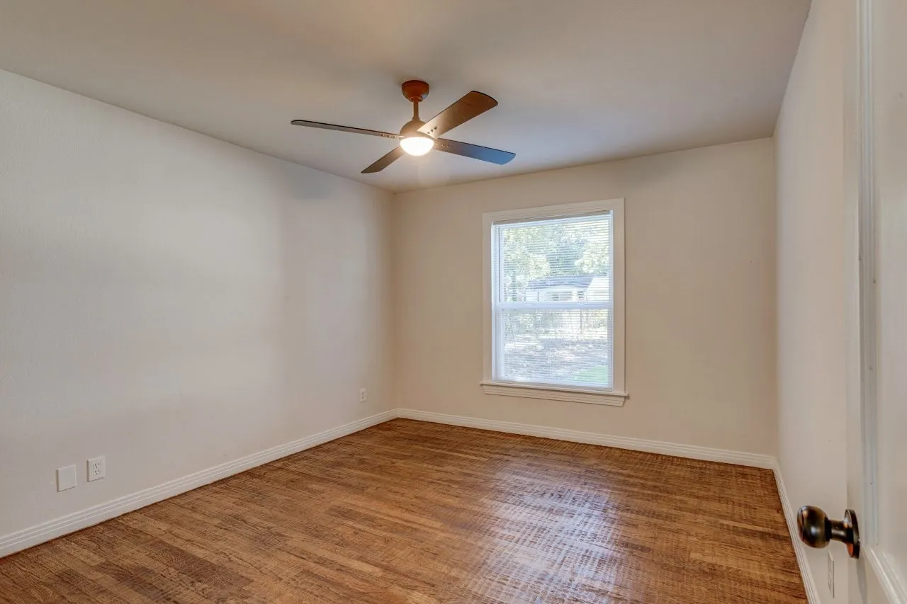 Single Family Residence For Sale in Dallas County , 308 W Avenue F, Garland, Texas 75040, 3 Bedroom, 2 Bathroom, 2 Garage spaces, 1,095 Sqft, built in 1950, mls#21407152, Real Estate Agent in Garland, Homes For Sale in Dallas county, Homes For Sale in Garland, Realtor in Garland Texas, Real Estate Brokerage Independent Realty Texas, Luminita Cordes Realtor