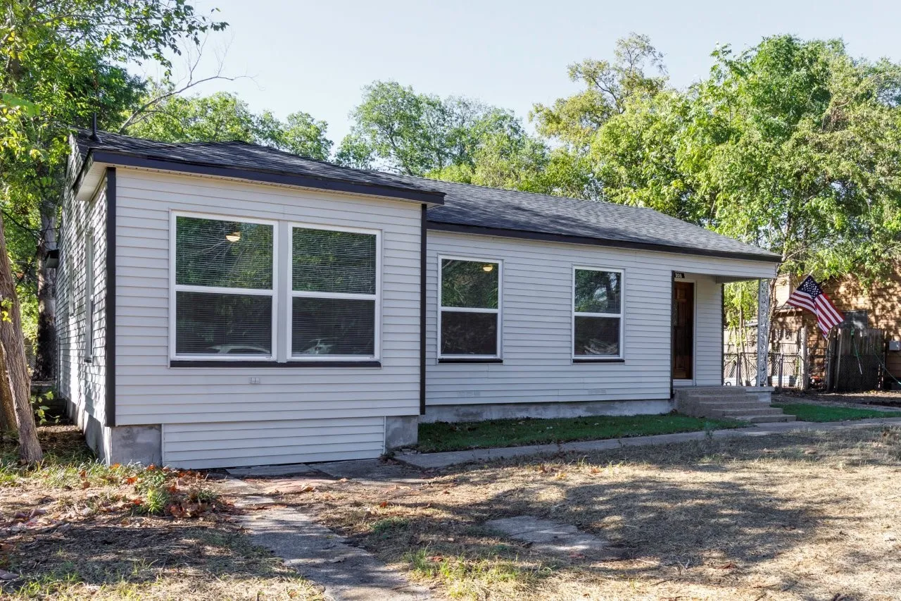 Single Family Residence For Sale in Dallas County , 308 W Avenue F, Garland, Texas 75040, 3 Bedroom, 2 Bathroom, 2 Garage spaces, 1,095 Sqft, built in 1950, mls#21407152, Real Estate Agent in Garland, Homes For Sale in Dallas county, Homes For Sale in Garland, Realtor in Garland Texas, Real Estate Brokerage Independent Realty Texas, Luminita Cordes Realtor