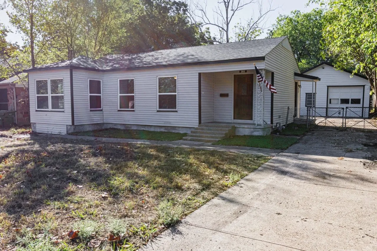 Single Family Residence For Sale in Dallas County , 308 W Avenue F, Garland, Texas 75040, 3 Bedroom, 2 Bathroom, 2 Garage spaces, 1,095 Sqft, built in 1950, mls#21407152, Real Estate Agent in Garland, Homes For Sale in Dallas county, Homes For Sale in Garland, Realtor in Garland Texas, Real Estate Brokerage Independent Realty Texas, Luminita Cordes Realtor