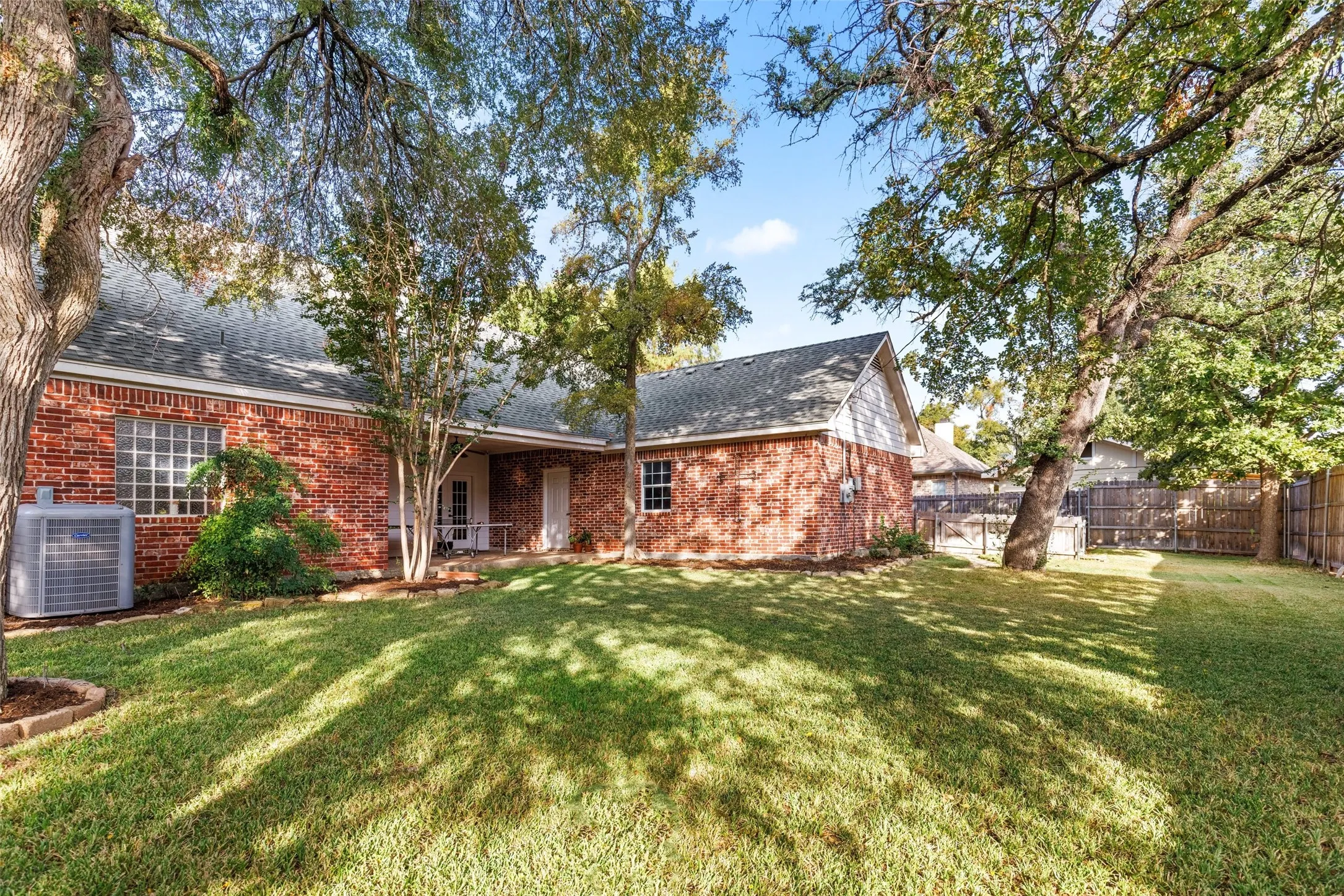 Single Family Residence For Sale in Mc Lennan County , 1605 Oak Hollow Drive, Woodway, Texas 76712, 4 Bedroom, 3 Bathroom, 2 Garage spaces, 3,100 Sqft, built in 2003, mls#21406871, Real Estate Agent in Woodway, Homes For Sale in Mc Lennan county, Homes For Sale in Woodway, Realtor in Woodway Texas, Real Estate Brokerage Independent Realty Texas, Luminita Cordes Realtor