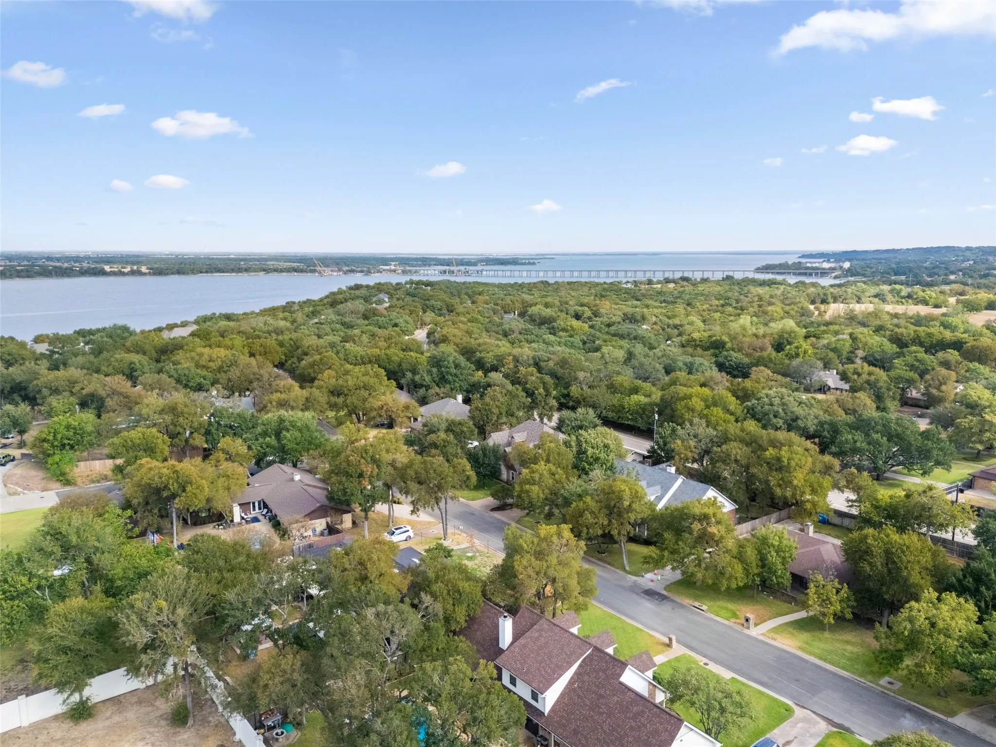 Single Family Residence For Sale in Mc Lennan County , 1605 Oak Hollow Drive, Woodway, Texas 76712, 4 Bedroom, 3 Bathroom, 2 Garage spaces, 3,100 Sqft, built in 2003, mls#21406871, Real Estate Agent in Woodway, Homes For Sale in Mc Lennan county, Homes For Sale in Woodway, Realtor in Woodway Texas, Real Estate Brokerage Independent Realty Texas, Luminita Cordes Realtor