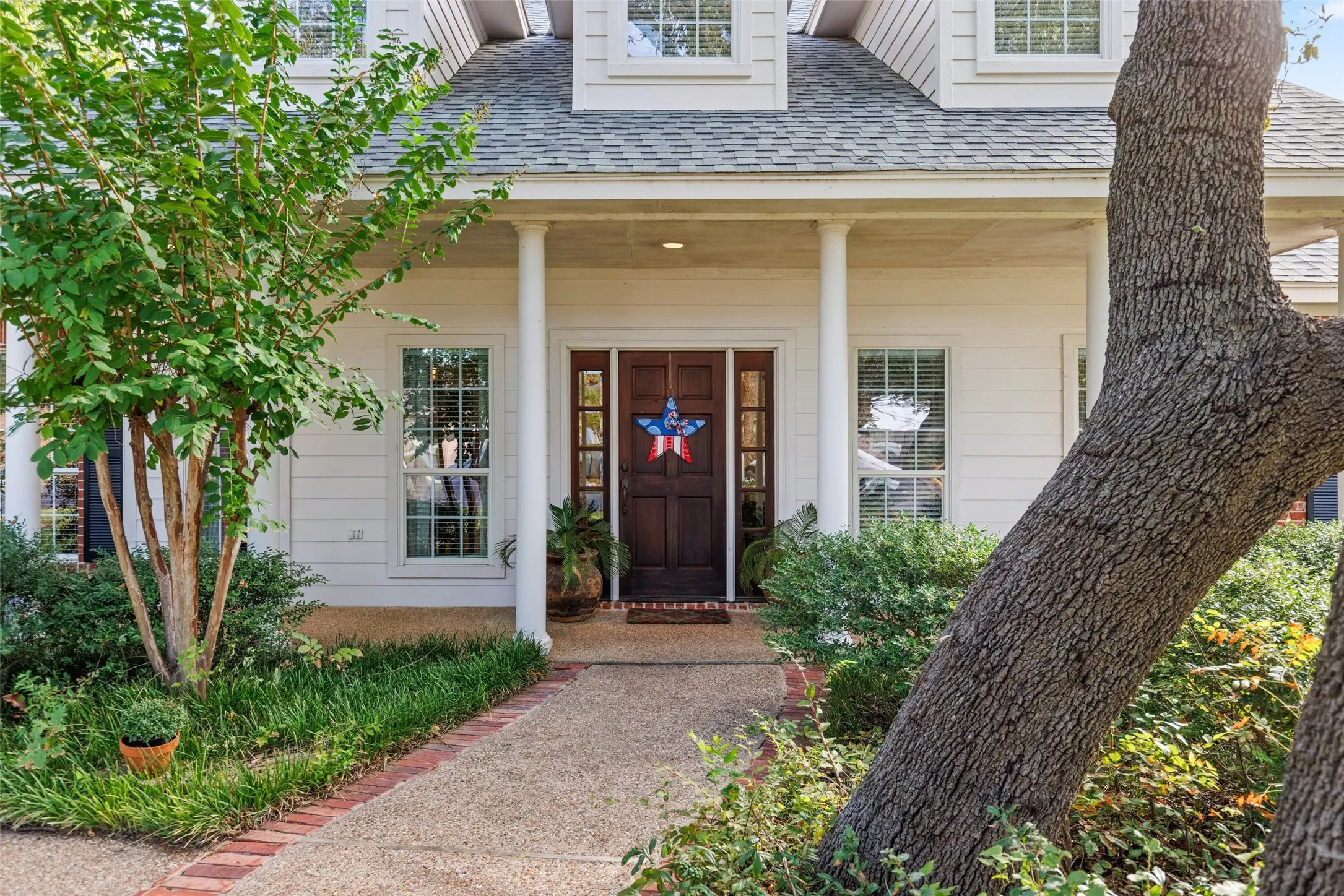 Single Family Residence For Sale in Mc Lennan County , 1605 Oak Hollow Drive, Woodway, Texas 76712, 4 Bedroom, 3 Bathroom, 2 Garage spaces, 3,100 Sqft, built in 2003, mls#21406871, Real Estate Agent in Woodway, Homes For Sale in Mc Lennan county, Homes For Sale in Woodway, Realtor in Woodway Texas, Real Estate Brokerage Independent Realty Texas, Luminita Cordes Realtor