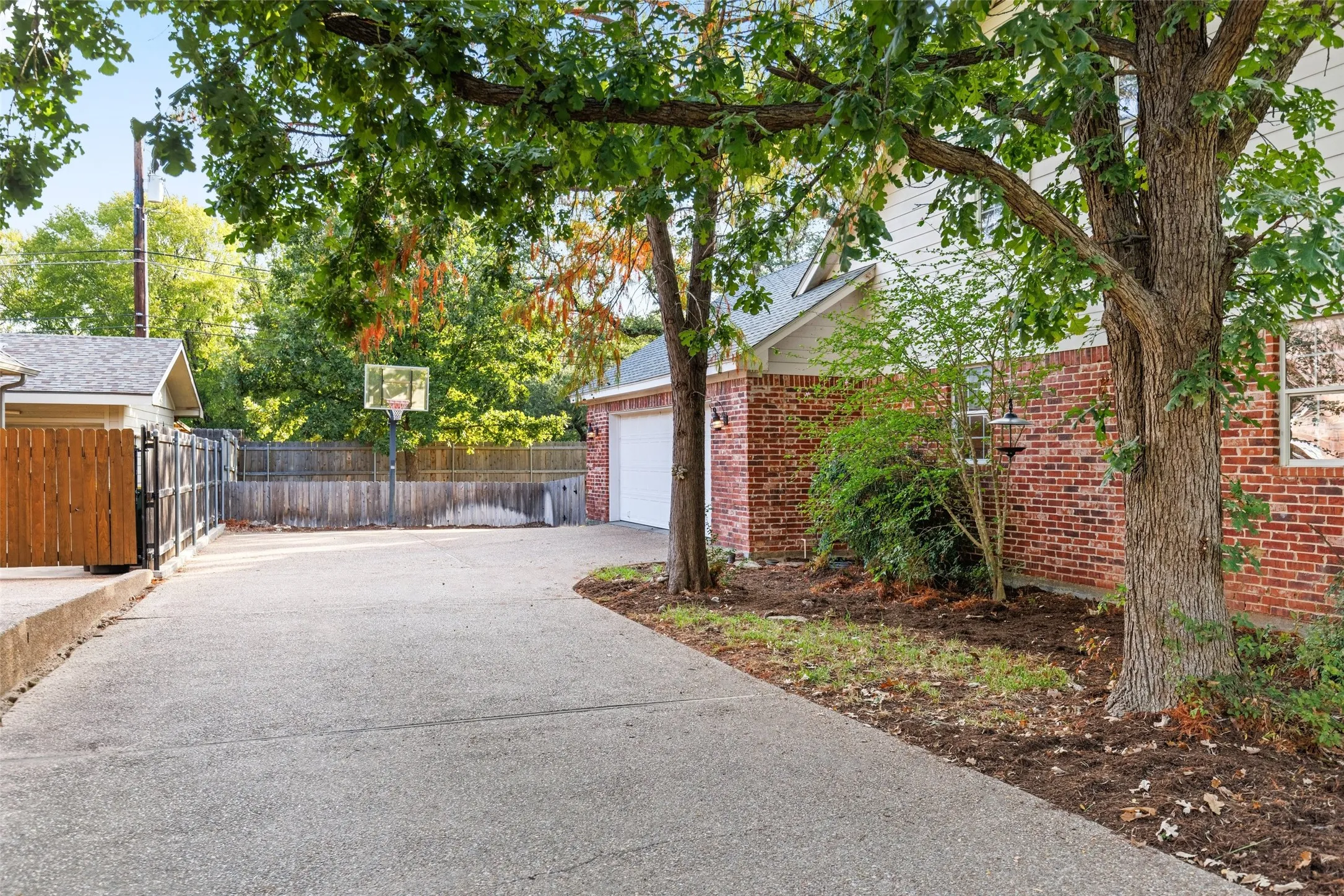Single Family Residence For Sale in Mc Lennan County , 1605 Oak Hollow Drive, Woodway, Texas 76712, 4 Bedroom, 3 Bathroom, 2 Garage spaces, 3,100 Sqft, built in 2003, mls#21406871, Real Estate Agent in Woodway, Homes For Sale in Mc Lennan county, Homes For Sale in Woodway, Realtor in Woodway Texas, Real Estate Brokerage Independent Realty Texas, Luminita Cordes Realtor