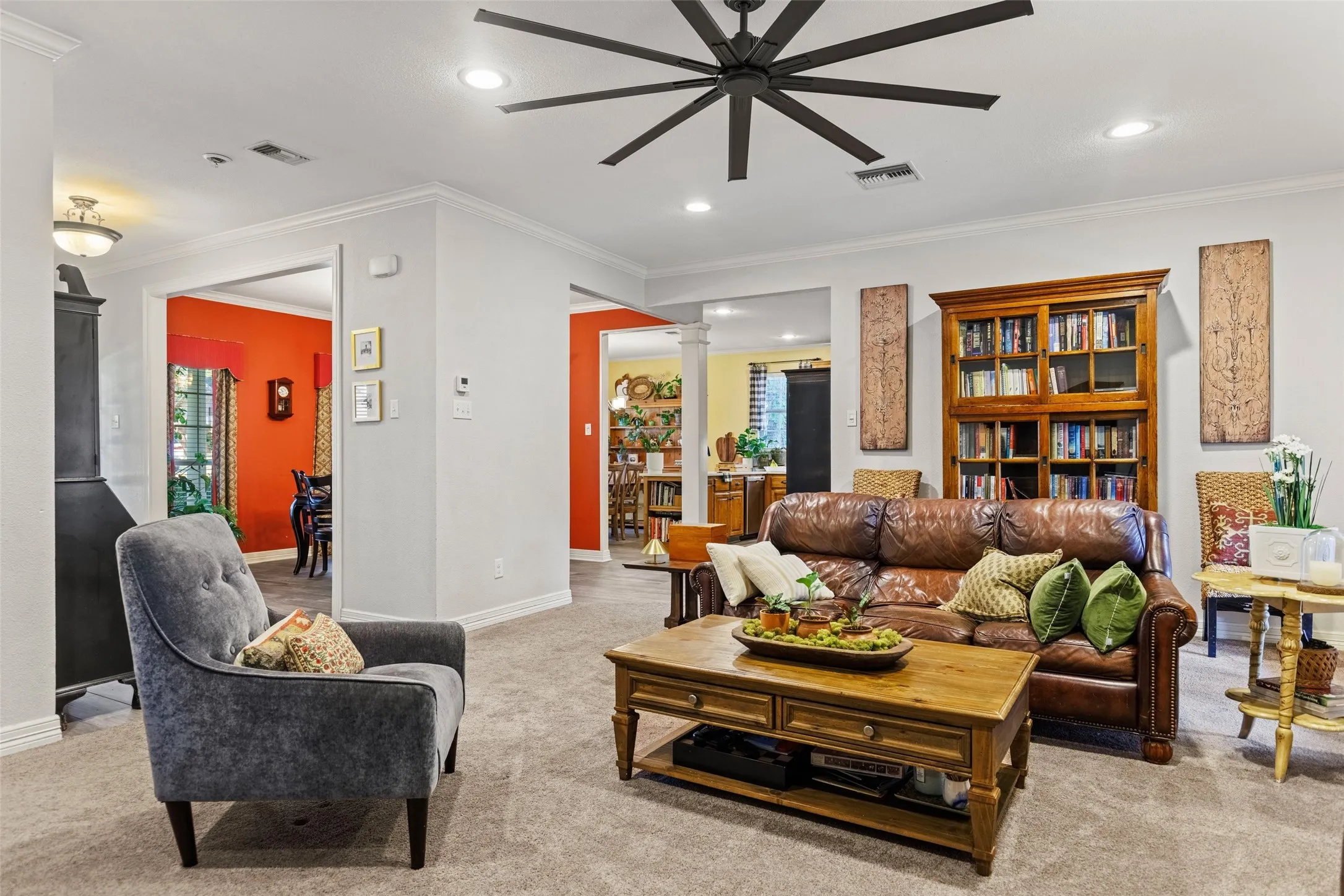 Single Family Residence For Sale in Mc Lennan County , 1605 Oak Hollow Drive, Woodway, Texas 76712, 4 Bedroom, 3 Bathroom, 2 Garage spaces, 3,100 Sqft, built in 2003, mls#21406871, Real Estate Agent in Woodway, Homes For Sale in Mc Lennan county, Homes For Sale in Woodway, Realtor in Woodway Texas, Real Estate Brokerage Independent Realty Texas, Luminita Cordes Realtor