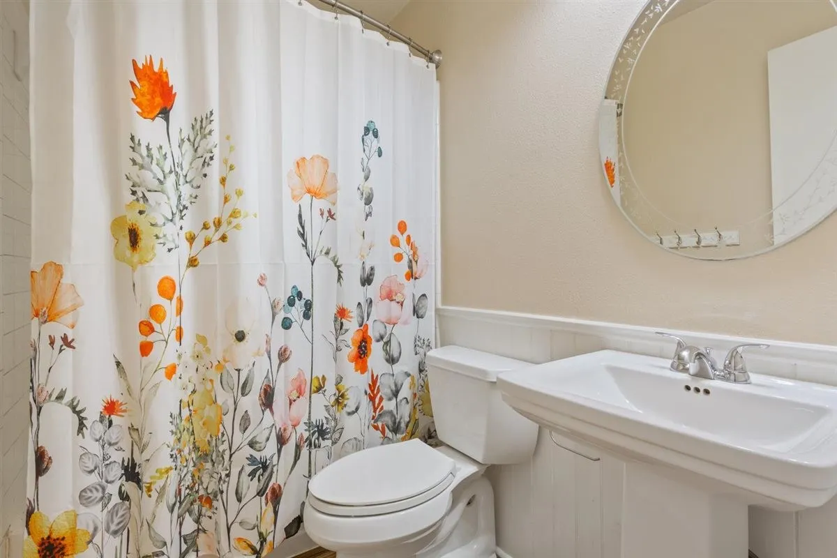 Single Family Residence For Sale in Mc Lennan County , 231 Del Rio Drive, Hewitt, Texas 76643, 4 Bedroom, 2 Bathroom, 2 Garage spaces, 2,190 Sqft, built in 1977, mls#21406039, Real Estate Agent in Hewitt, Homes For Sale in Mc Lennan county, Homes For Sale in Hewitt, Realtor in Hewitt Texas, Real Estate Brokerage Independent Realty Texas, Luminita Cordes Realtor