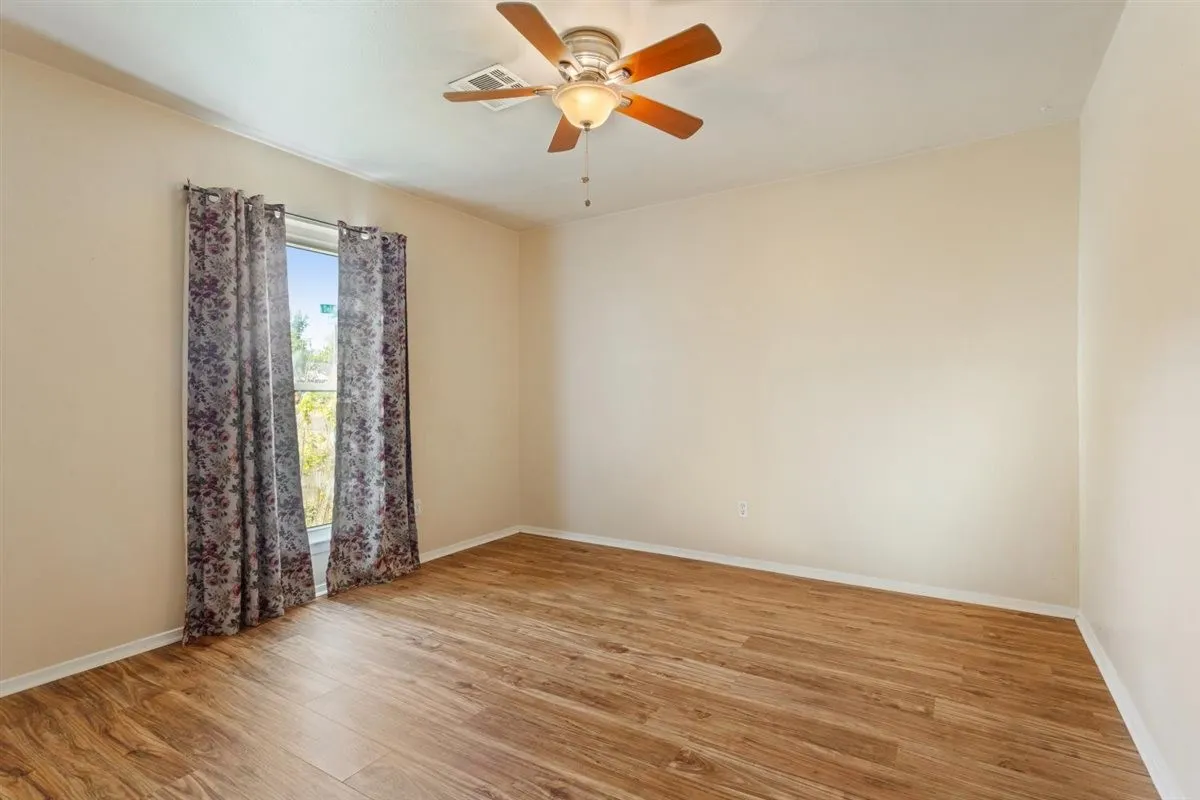 Single Family Residence For Sale in Mc Lennan County , 231 Del Rio Drive, Hewitt, Texas 76643, 4 Bedroom, 2 Bathroom, 2 Garage spaces, 2,190 Sqft, built in 1977, mls#21406039, Real Estate Agent in Hewitt, Homes For Sale in Mc Lennan county, Homes For Sale in Hewitt, Realtor in Hewitt Texas, Real Estate Brokerage Independent Realty Texas, Luminita Cordes Realtor