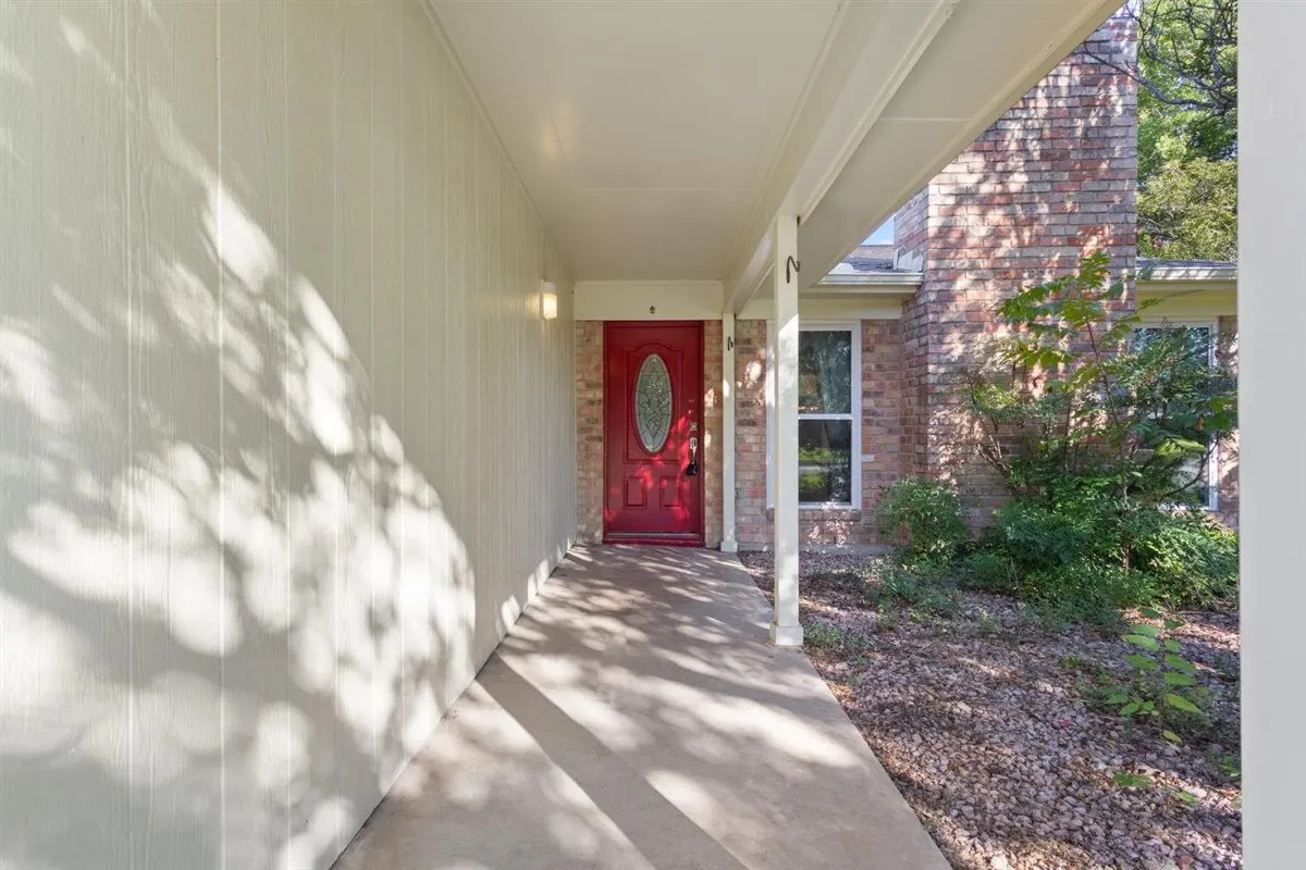 Single Family Residence For Sale in Mc Lennan County , 231 Del Rio Drive, Hewitt, Texas 76643, 4 Bedroom, 2 Bathroom, 2 Garage spaces, 2,190 Sqft, built in 1977, mls#21406039, Real Estate Agent in Hewitt, Homes For Sale in Mc Lennan county, Homes For Sale in Hewitt, Realtor in Hewitt Texas, Real Estate Brokerage Independent Realty Texas, Luminita Cordes Realtor