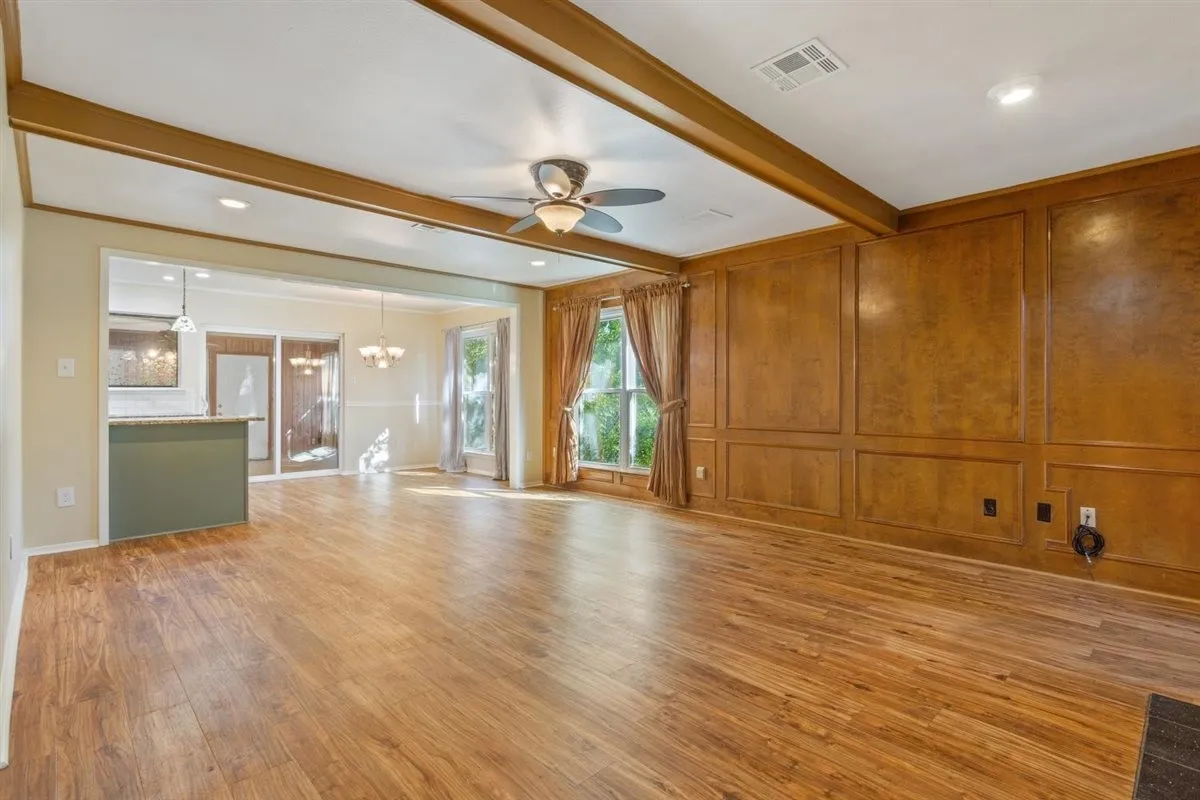 Single Family Residence For Sale in Mc Lennan County , 231 Del Rio Drive, Hewitt, Texas 76643, 4 Bedroom, 2 Bathroom, 2 Garage spaces, 2,190 Sqft, built in 1977, mls#21406039, Real Estate Agent in Hewitt, Homes For Sale in Mc Lennan county, Homes For Sale in Hewitt, Realtor in Hewitt Texas, Real Estate Brokerage Independent Realty Texas, Luminita Cordes Realtor