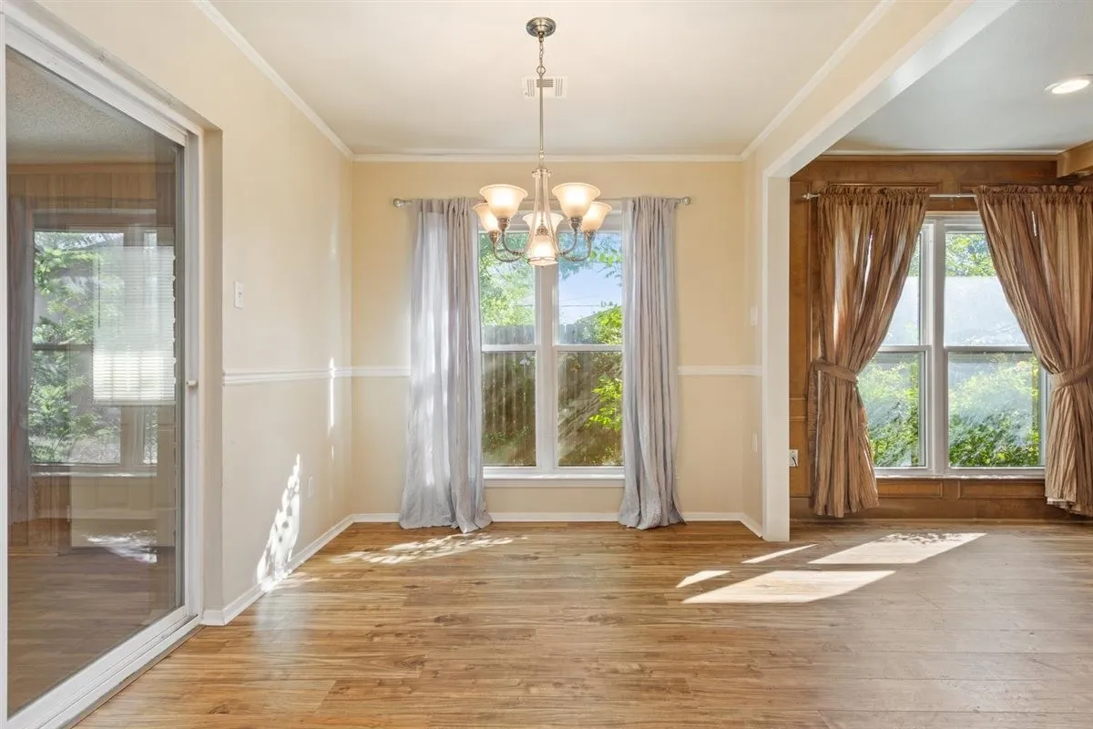 Single Family Residence For Sale in Mc Lennan County , 231 Del Rio Drive, Hewitt, Texas 76643, 4 Bedroom, 2 Bathroom, 2 Garage spaces, 2,190 Sqft, built in 1977, mls#21406039, Real Estate Agent in Hewitt, Homes For Sale in Mc Lennan county, Homes For Sale in Hewitt, Realtor in Hewitt Texas, Real Estate Brokerage Independent Realty Texas, Luminita Cordes Realtor