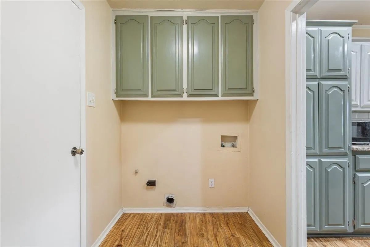 Single Family Residence For Sale in Mc Lennan County , 231 Del Rio Drive, Hewitt, Texas 76643, 4 Bedroom, 2 Bathroom, 2 Garage spaces, 2,190 Sqft, built in 1977, mls#21406039, Real Estate Agent in Hewitt, Homes For Sale in Mc Lennan county, Homes For Sale in Hewitt, Realtor in Hewitt Texas, Real Estate Brokerage Independent Realty Texas, Luminita Cordes Realtor