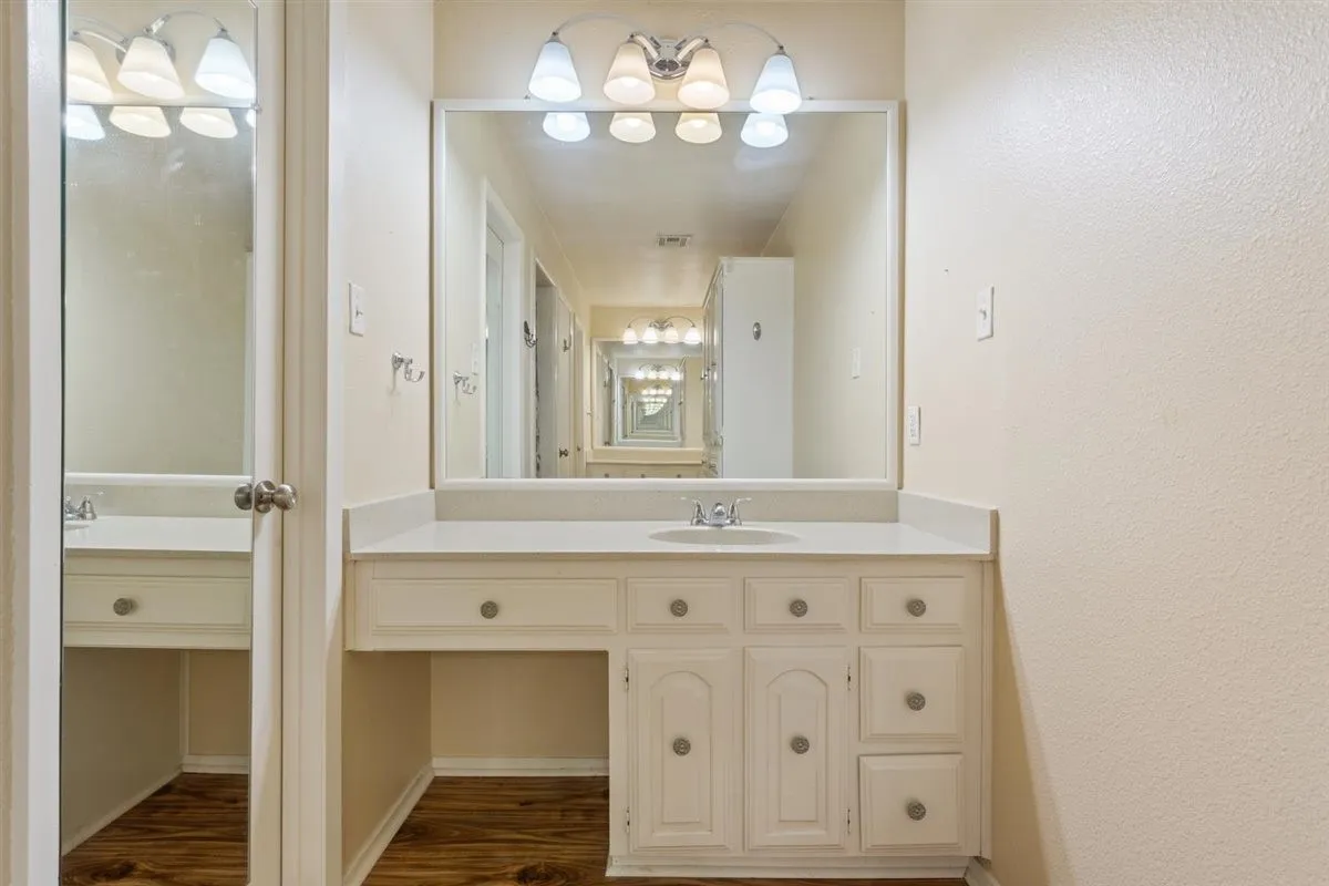 Single Family Residence For Sale in Mc Lennan County , 231 Del Rio Drive, Hewitt, Texas 76643, 4 Bedroom, 2 Bathroom, 2 Garage spaces, 2,190 Sqft, built in 1977, mls#21406039, Real Estate Agent in Hewitt, Homes For Sale in Mc Lennan county, Homes For Sale in Hewitt, Realtor in Hewitt Texas, Real Estate Brokerage Independent Realty Texas, Luminita Cordes Realtor