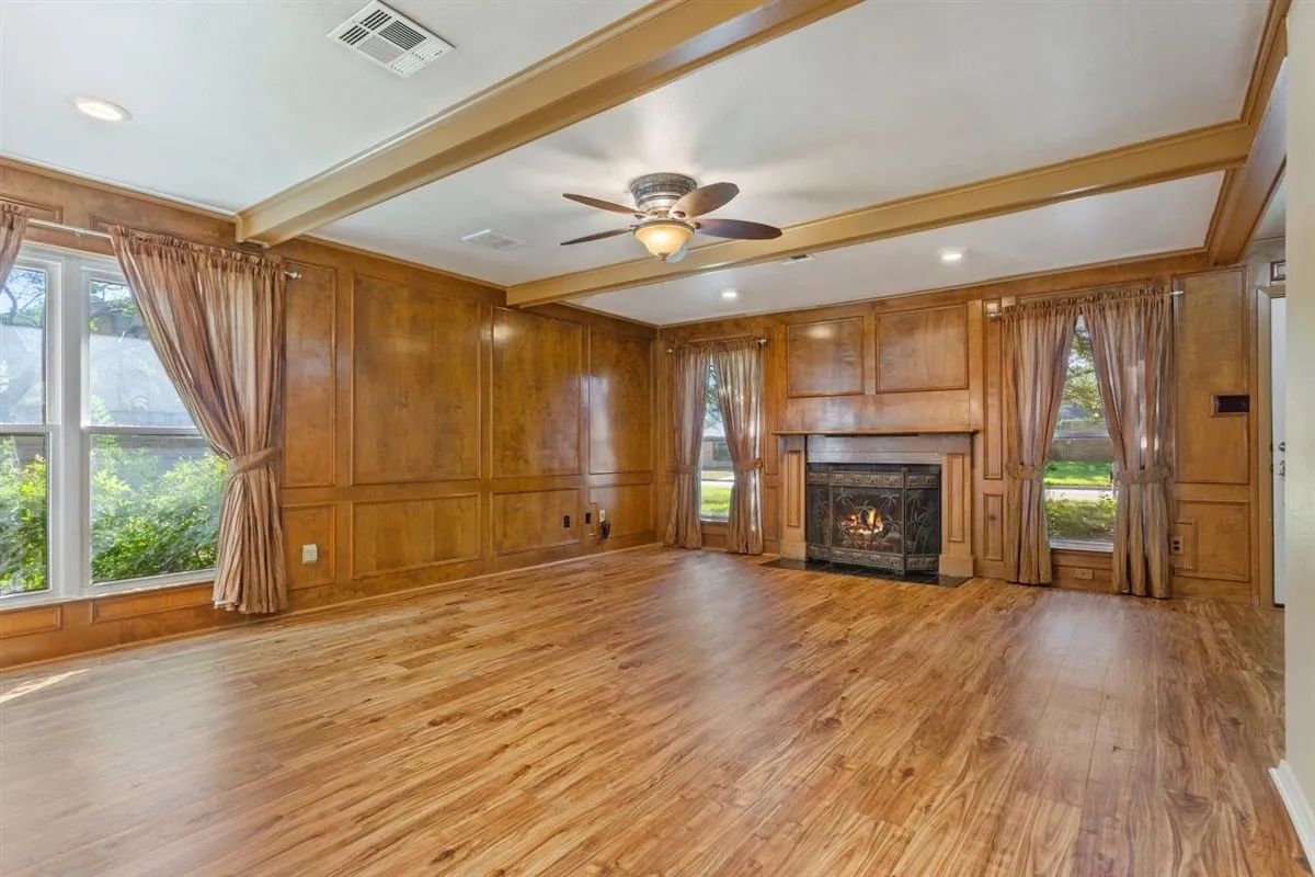 Single Family Residence For Sale in Mc Lennan County , 231 Del Rio Drive, Hewitt, Texas 76643, 4 Bedroom, 2 Bathroom, 2 Garage spaces, 2,190 Sqft, built in 1977, mls#21406039, Real Estate Agent in Hewitt, Homes For Sale in Mc Lennan county, Homes For Sale in Hewitt, Realtor in Hewitt Texas, Real Estate Brokerage Independent Realty Texas, Luminita Cordes Realtor