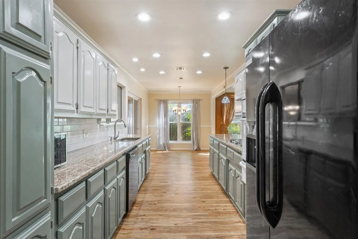 Single Family Residence For Sale in Mc Lennan County , 231 Del Rio Drive, Hewitt, Texas 76643, 4 Bedroom, 2 Bathroom, 2 Garage spaces, 2,190 Sqft, built in 1977, mls#21406039, Real Estate Agent in Hewitt, Homes For Sale in Mc Lennan county, Homes For Sale in Hewitt, Realtor in Hewitt Texas, Real Estate Brokerage Independent Realty Texas, Luminita Cordes Realtor