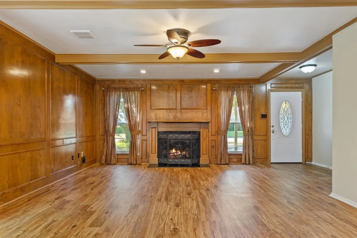 Single Family Residence For Sale in Mc Lennan County , 231 Del Rio Drive, Hewitt, Texas 76643, 4 Bedroom, 2 Bathroom, 2 Garage spaces, 2,190 Sqft, built in 1977, mls#21406039, Real Estate Agent in Hewitt, Homes For Sale in Mc Lennan county, Homes For Sale in Hewitt, Realtor in Hewitt Texas, Real Estate Brokerage Independent Realty Texas, Luminita Cordes Realtor