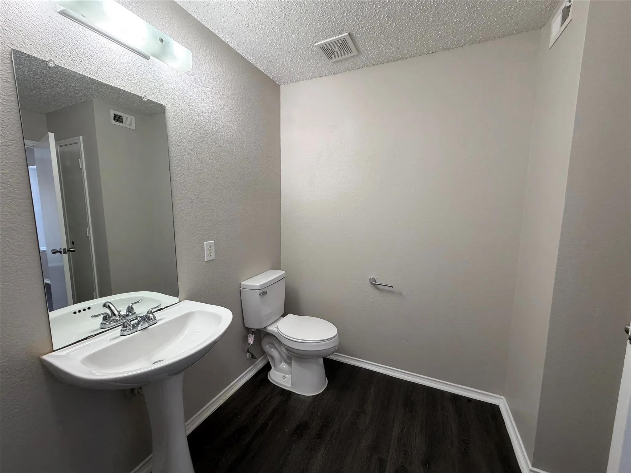 Single Family Residence For Rent in Dallas County , 904 Shady Brook Lane, Cedar Hill, Texas 75104, 3 Bedroom, 3 Bathroom, 2 Garage spaces, 3,056 Sqft, built in 1995, mls#21407203, Real Estate Agent in Cedar Hill, Homes For Rent in Dallas county, Homes For Rent in Cedar Hill, Realtor in Cedar Hill Texas, Real Estate Brokerage Independent Realty Texas, Luminita Cordes Realtor