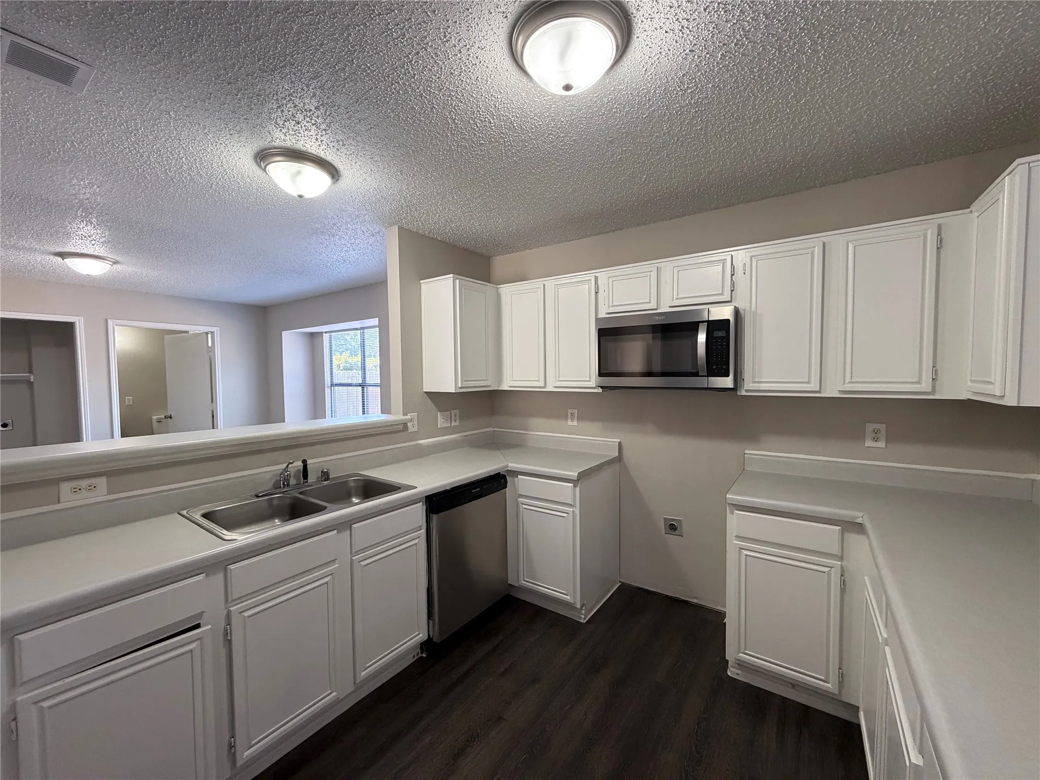 Single Family Residence For Rent in Dallas County , 904 Shady Brook Lane, Cedar Hill, Texas 75104, 3 Bedroom, 3 Bathroom, 2 Garage spaces, 3,056 Sqft, built in 1995, mls#21407203, Real Estate Agent in Cedar Hill, Homes For Rent in Dallas county, Homes For Rent in Cedar Hill, Realtor in Cedar Hill Texas, Real Estate Brokerage Independent Realty Texas, Luminita Cordes Realtor