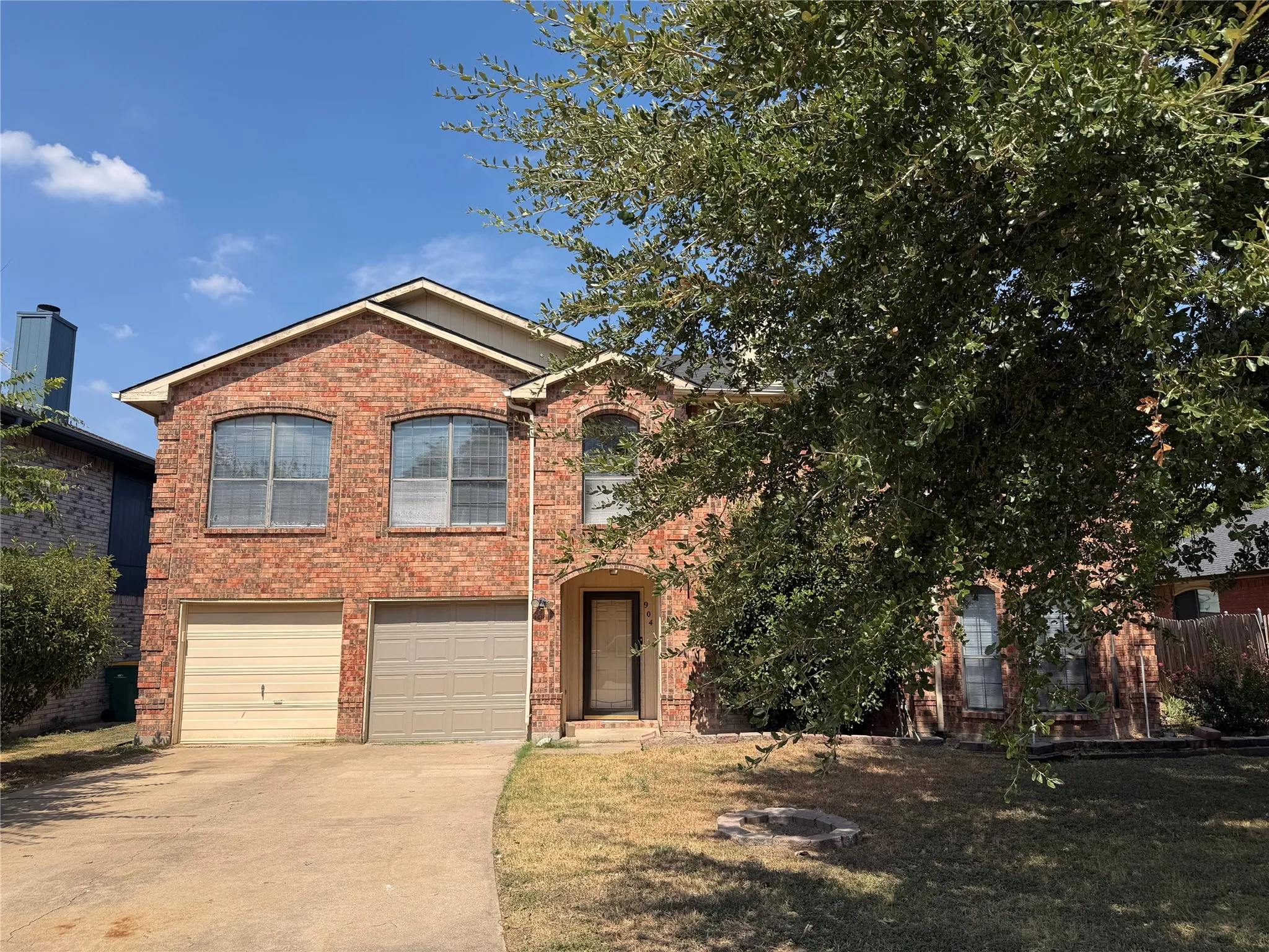 Single Family Residence For Rent in Dallas County , 904 Shady Brook Lane, Cedar Hill, Texas 75104, 3 Bedroom, 3 Bathroom, 2 Garage spaces, 3,056 Sqft, built in 1995, mls#21407203, Real Estate Agent in Cedar Hill, Homes For Rent in Dallas county, Homes For Rent in Cedar Hill, Realtor in Cedar Hill Texas, Real Estate Brokerage Independent Realty Texas, Luminita Cordes Realtor