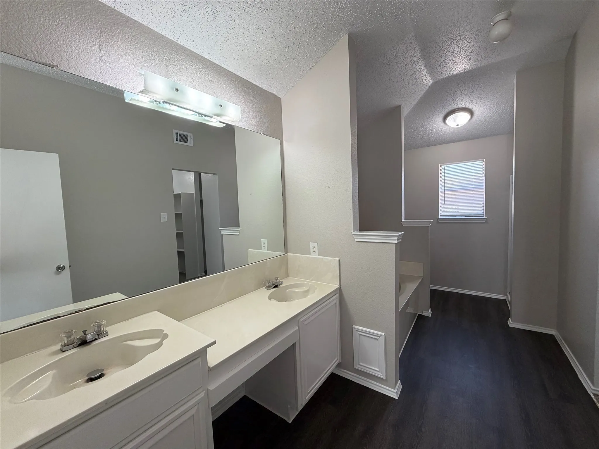 Single Family Residence For Rent in Dallas County , 904 Shady Brook Lane, Cedar Hill, Texas 75104, 3 Bedroom, 3 Bathroom, 2 Garage spaces, 3,056 Sqft, built in 1995, mls#21407203, Real Estate Agent in Cedar Hill, Homes For Rent in Dallas county, Homes For Rent in Cedar Hill, Realtor in Cedar Hill Texas, Real Estate Brokerage Independent Realty Texas, Luminita Cordes Realtor