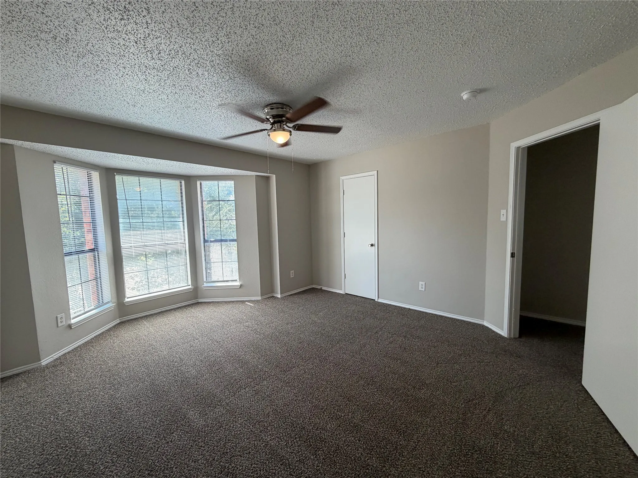 Single Family Residence For Rent in Dallas County , 904 Shady Brook Lane, Cedar Hill, Texas 75104, 3 Bedroom, 3 Bathroom, 2 Garage spaces, 3,056 Sqft, built in 1995, mls#21407203, Real Estate Agent in Cedar Hill, Homes For Rent in Dallas county, Homes For Rent in Cedar Hill, Realtor in Cedar Hill Texas, Real Estate Brokerage Independent Realty Texas, Luminita Cordes Realtor